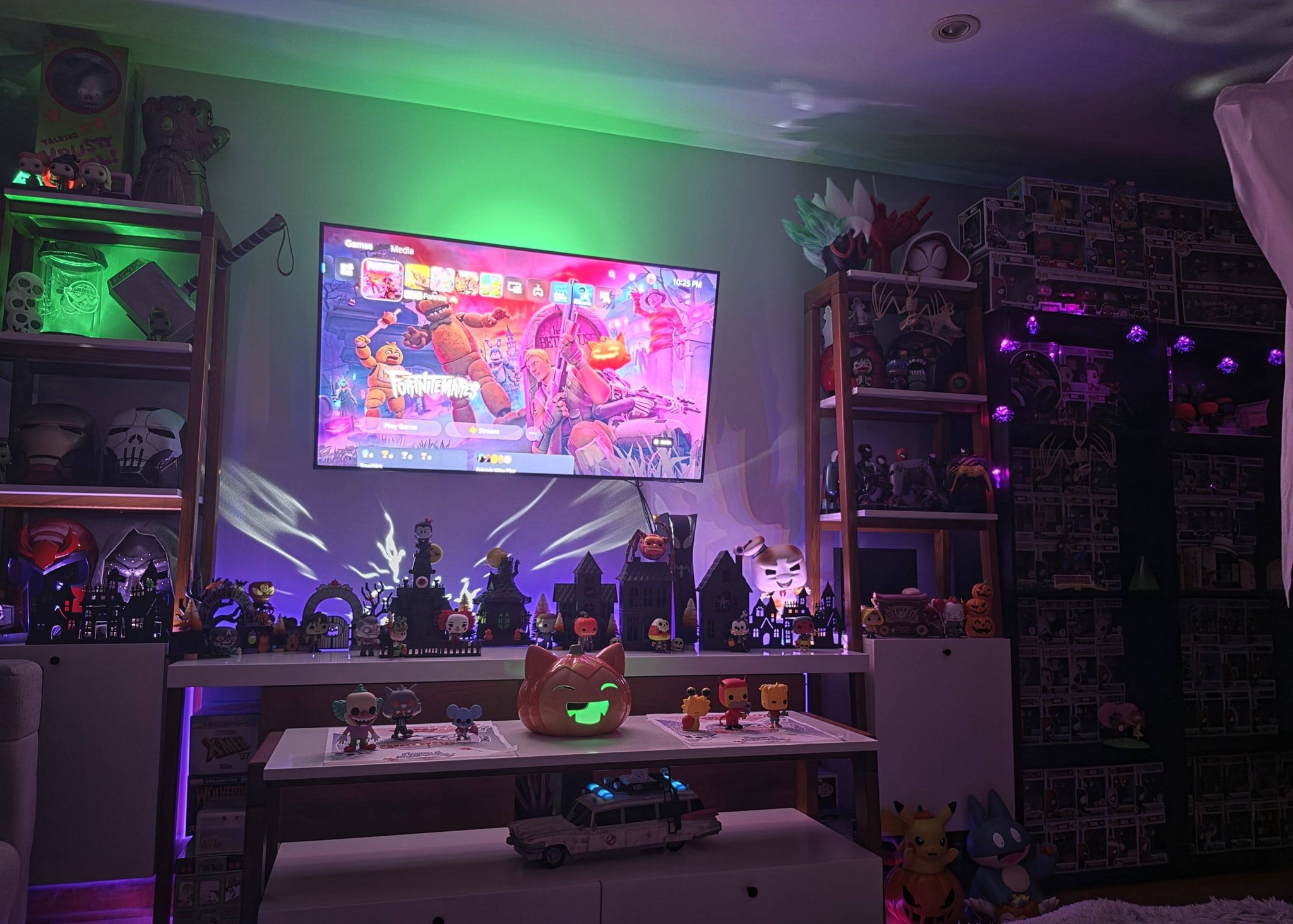 Finally got about 90% of the 🎃 stuff in the living room done