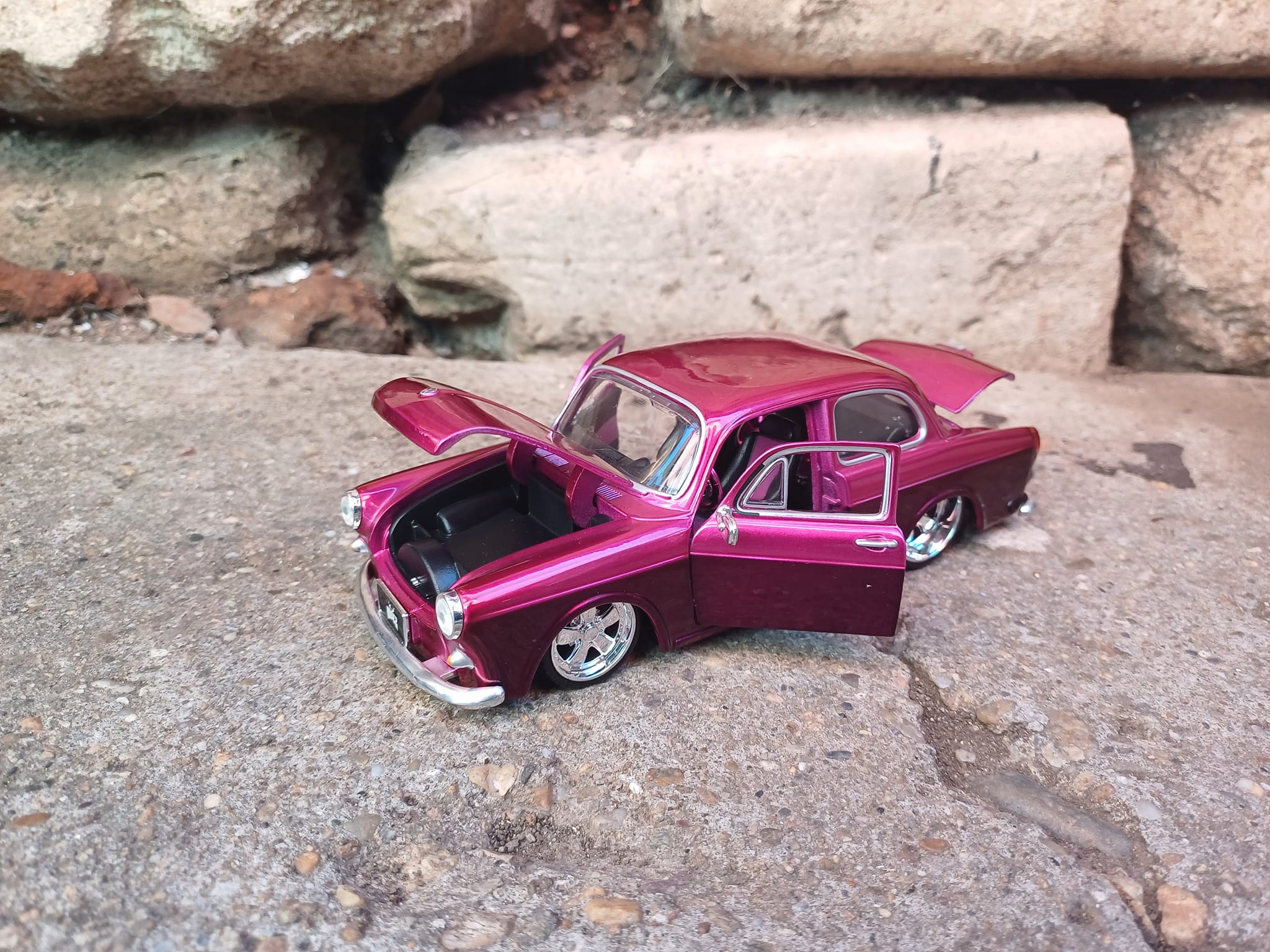 From my VW Collection, 1:24 scale Maisto Special edition notch.
