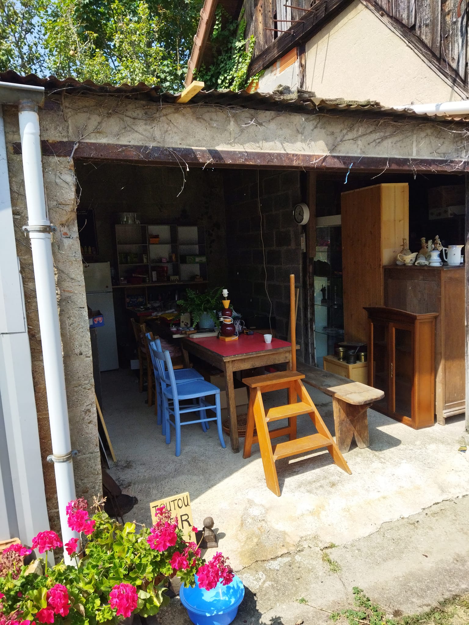 Bonjour, Notre établissement... - Brocante Roux Bourbon Lancy | Facebook