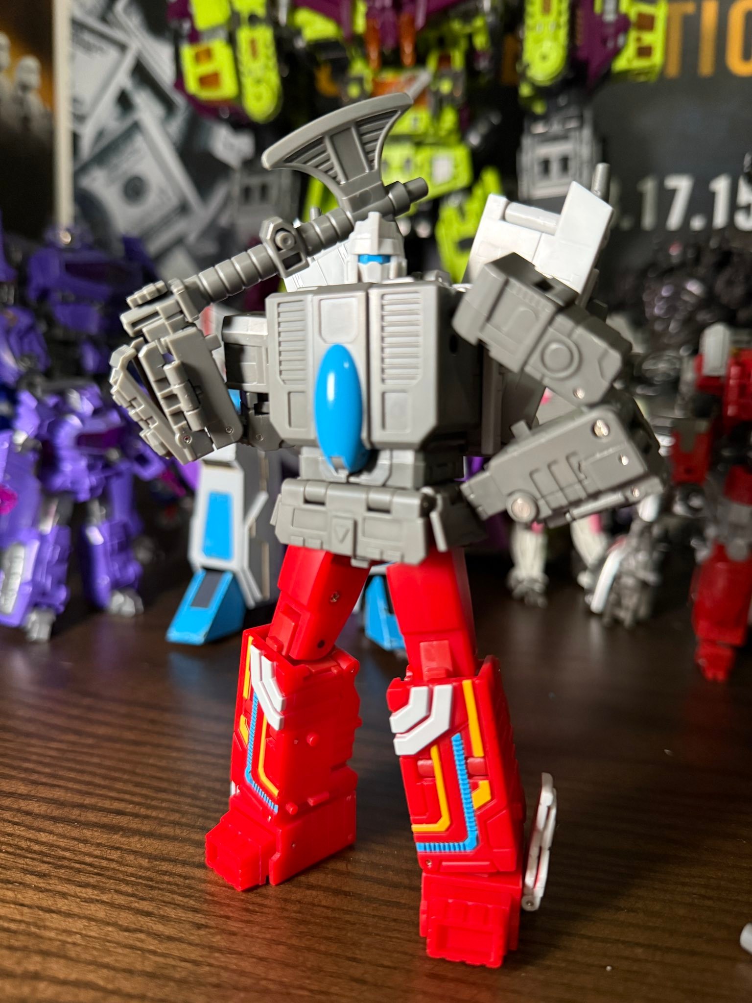 Decided to pick up a Dr. Wu giant axe aka broadside as my little