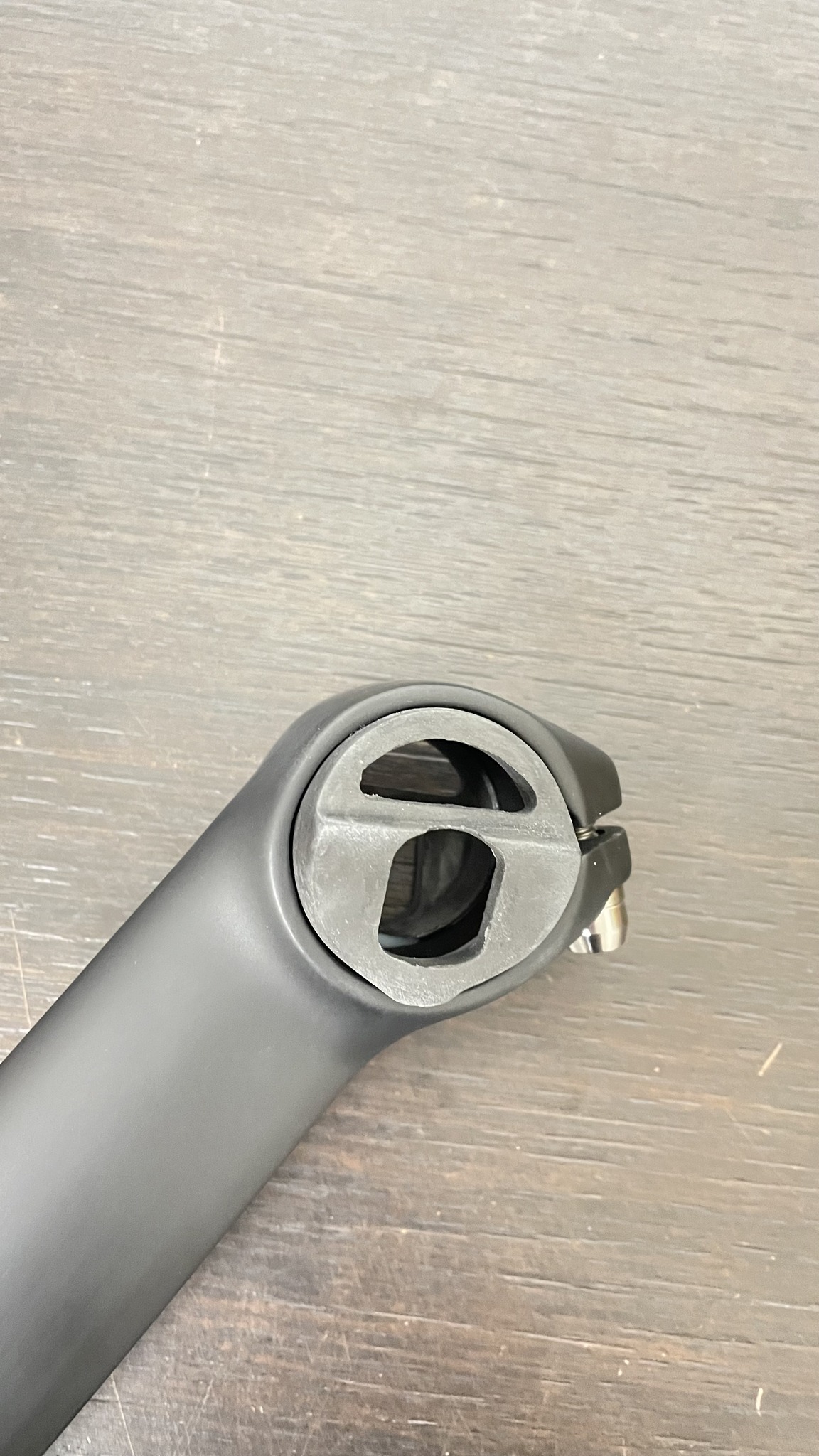 Hello, I am offering a seatpost from Trek Madone Gen 8, 190 mm x 0