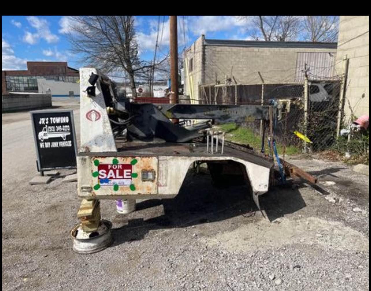 Challenger towtruck bed off of a 1989 ford truck wheel lift & single ...
