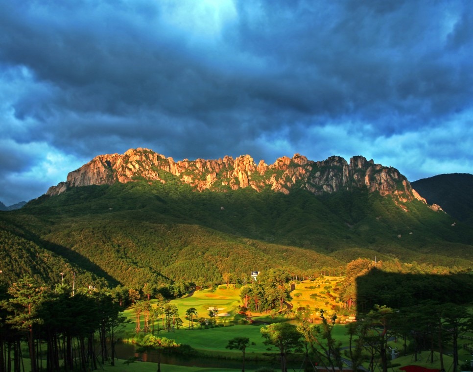 Gangwon State - Take a look at Seoraksan Mountain, which...