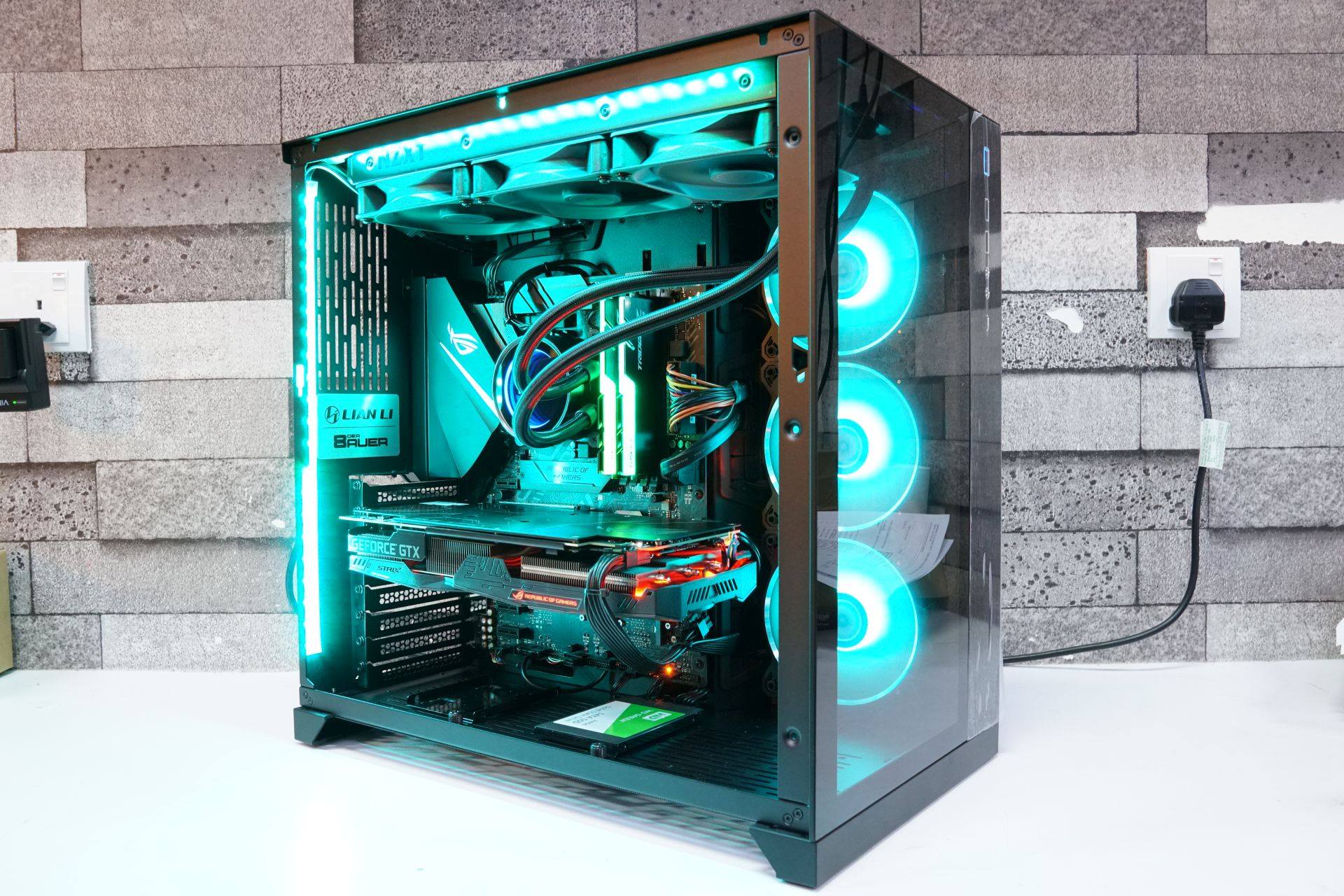 CPU: Intel Core i7-9700K MOBO: MSI Z390 A Pro MV GPU: ASUS TUF