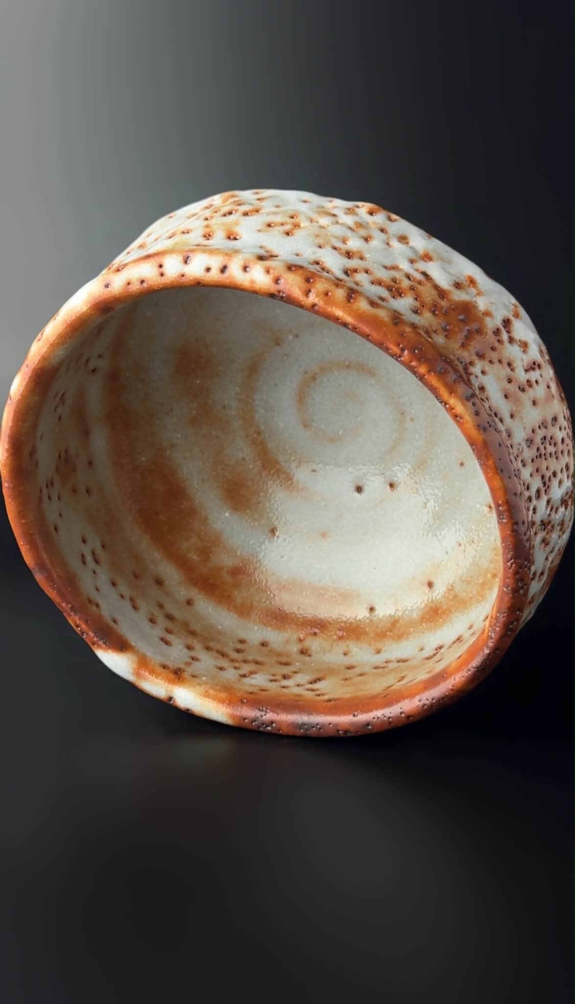 鯉江良二 作 粉引ぐい呑 By Ryoji Koie (1938-2020)