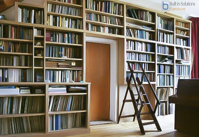 Neatspace - This large Oak library wall fitted around a door, with ...
