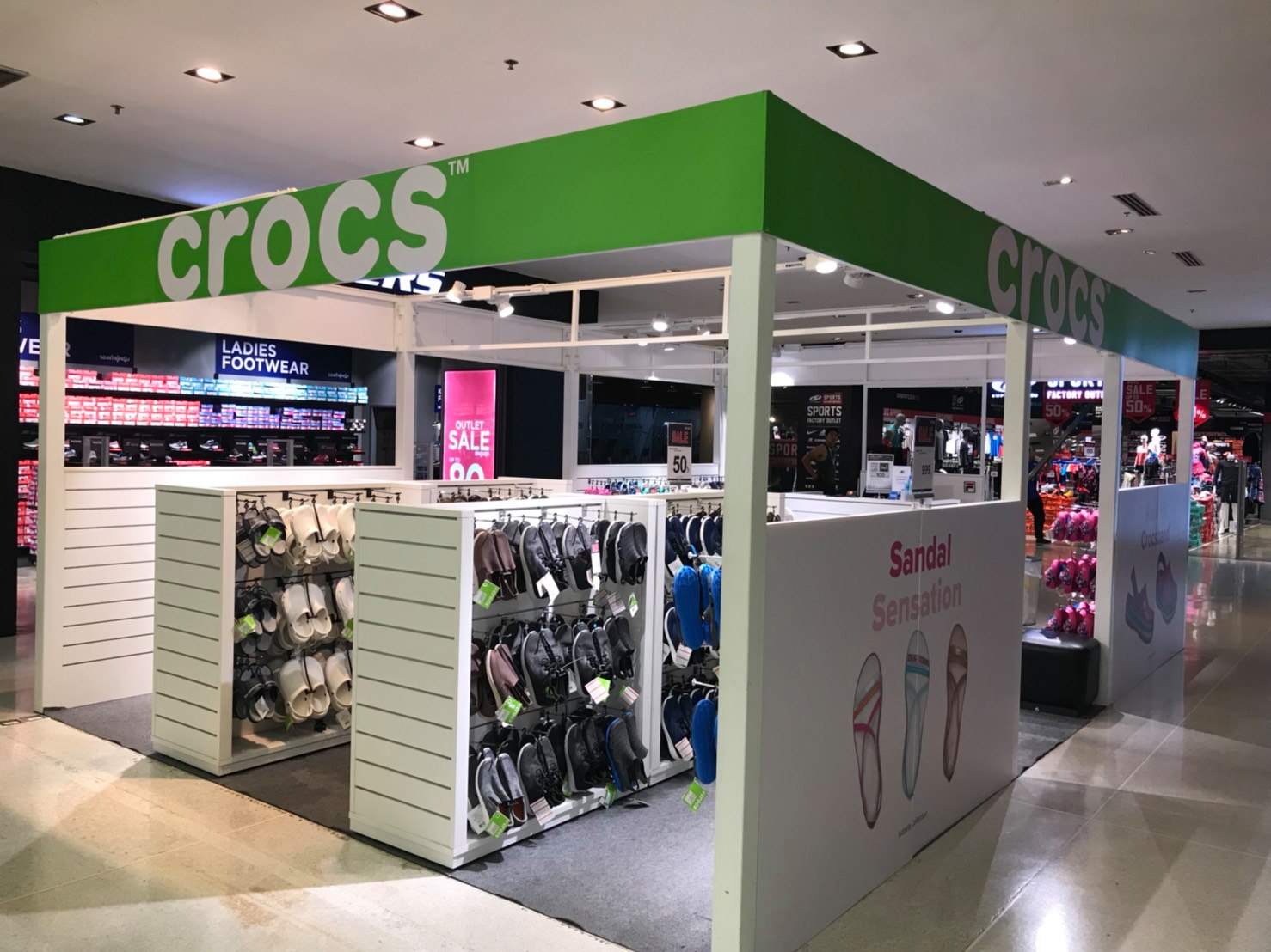 Crocs - ต้นเดือนแบบนี้ต้องงัดงานเซลล์มาฝากแฟนๆ Crocs... | Facebook