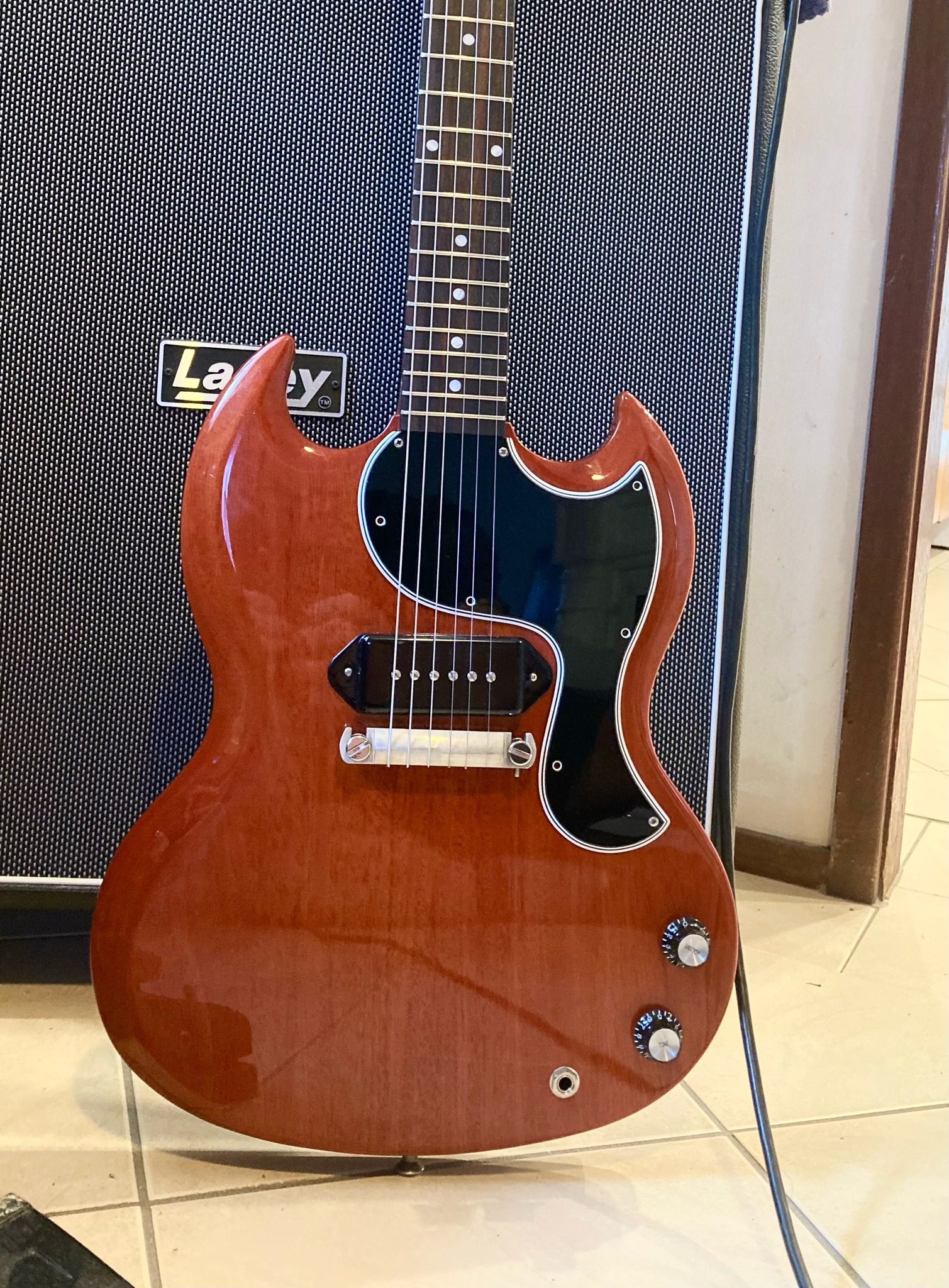 Gibson '63 reissue jr knobs and pickguard differences
