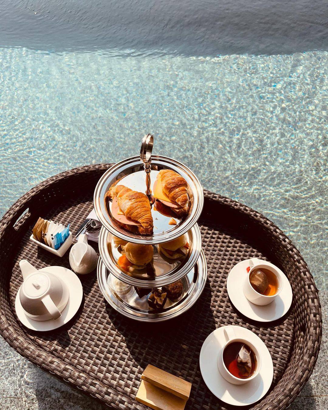 Floating Afternoon Tea... - ANA ANAN Resort & Villas Pattaya