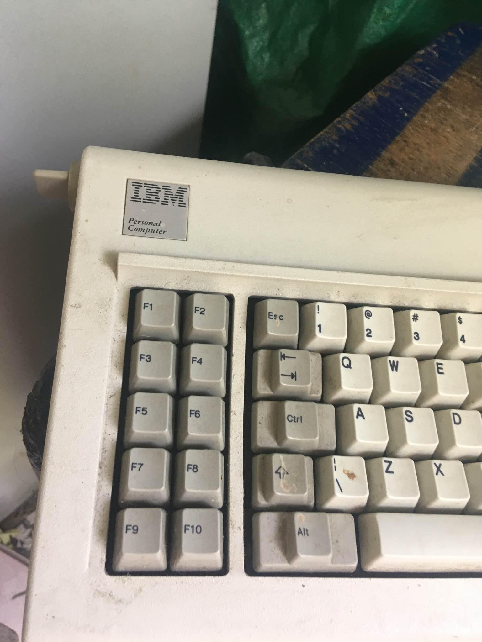 Vintage IBM PC XT computer keyboard monitor 5151001 and 5160 ...