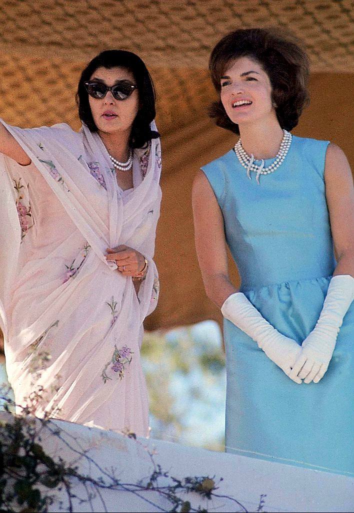jackie kennedy tiffany blue dress Jacqueline Kennedy's stunning sheath gown Size:17/32 content_SizeGuide:womens Chun Li 👊🏽🥋 #spookyszn