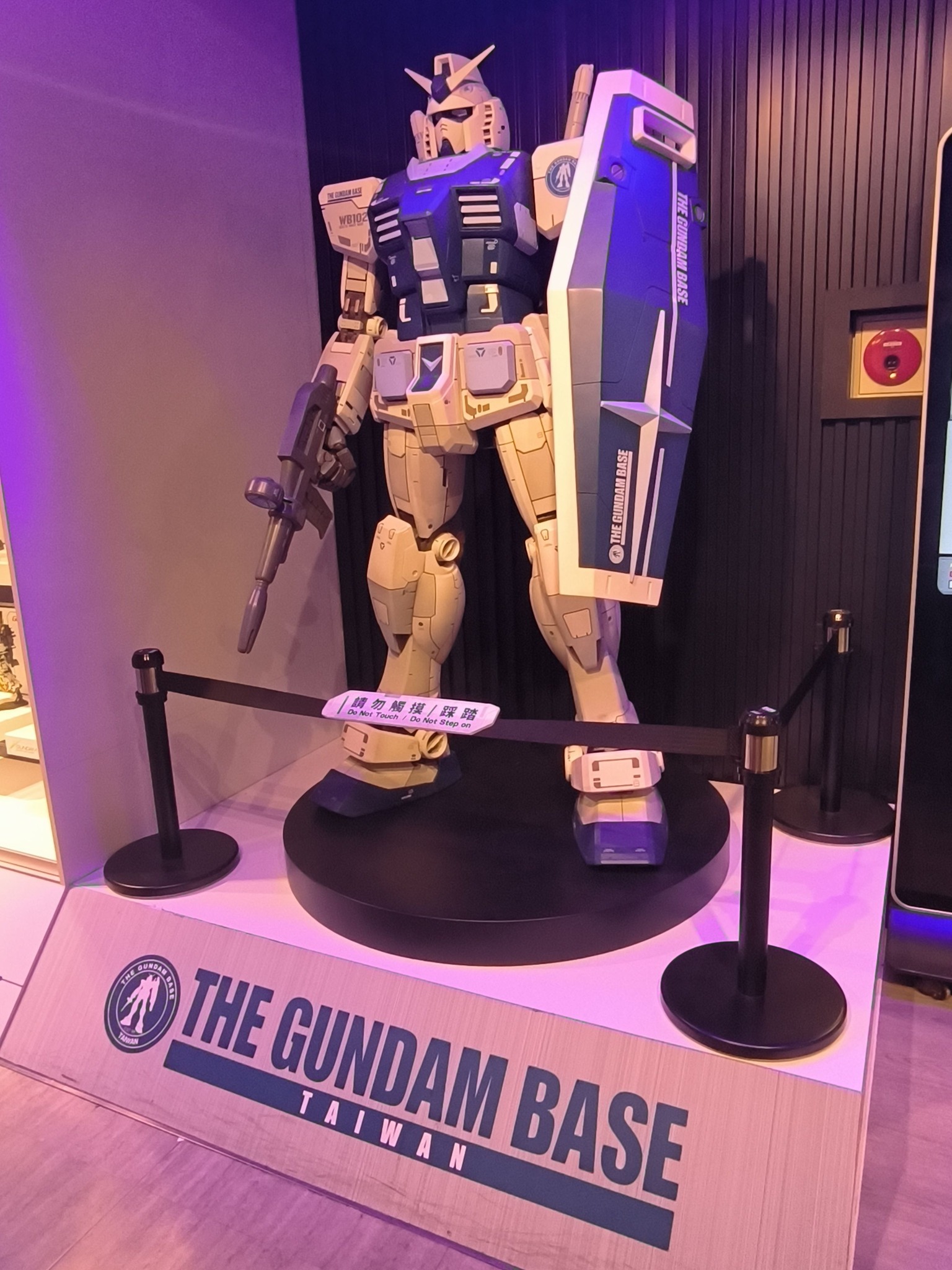 BANDAI 1/48 Mega Size GUNDAM ANA Color Ver. - 375mm Model Kit, Japan Import