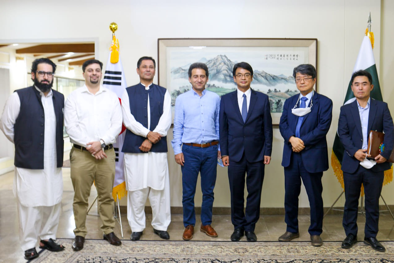 KP주 정보·과학·식품부 장관과 업무 오찬 서상표 대사는... - Korea Embassy Pakistan | Facebook