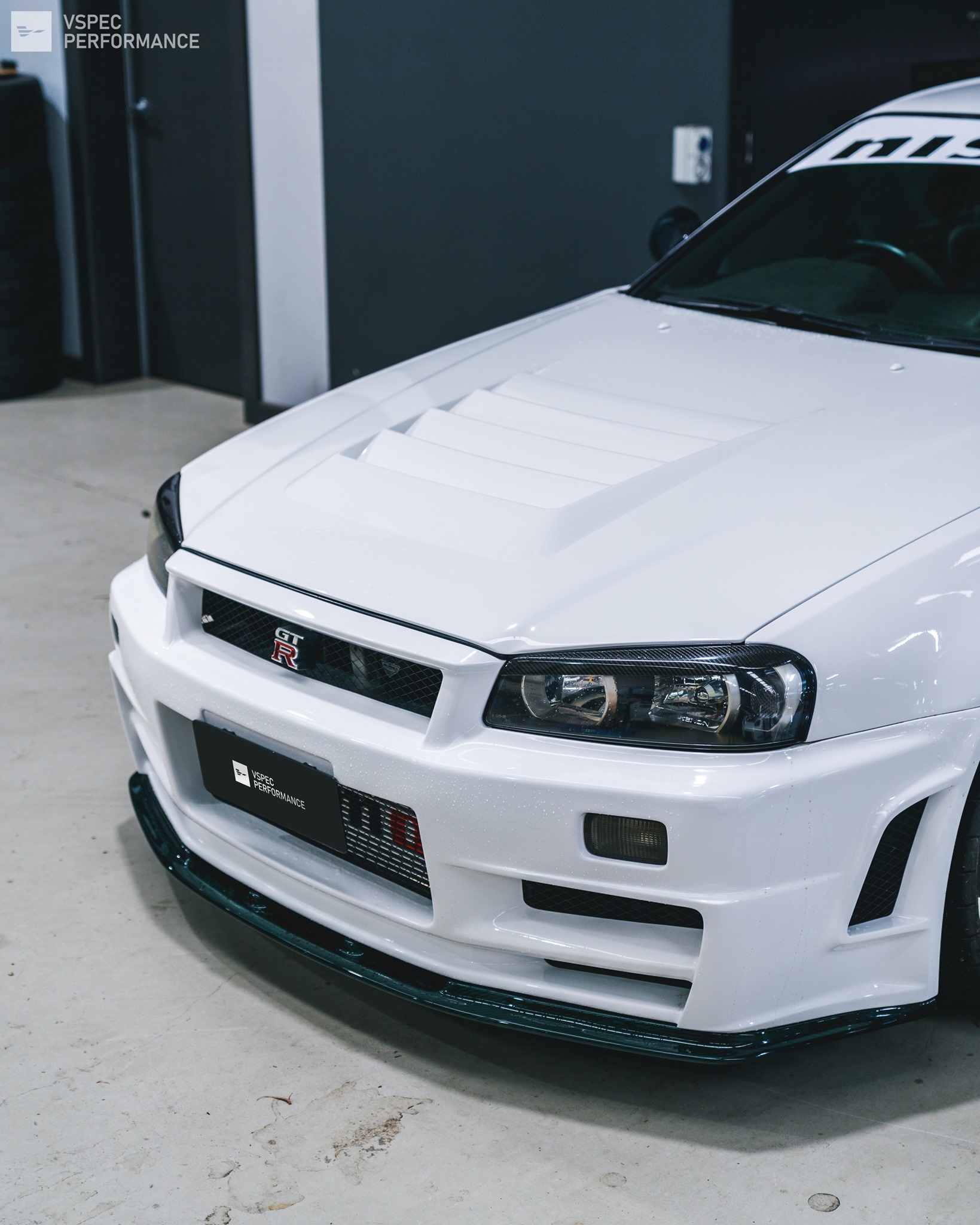 Dilen's R34 GT-R equipped with the... - V-Spec Performance