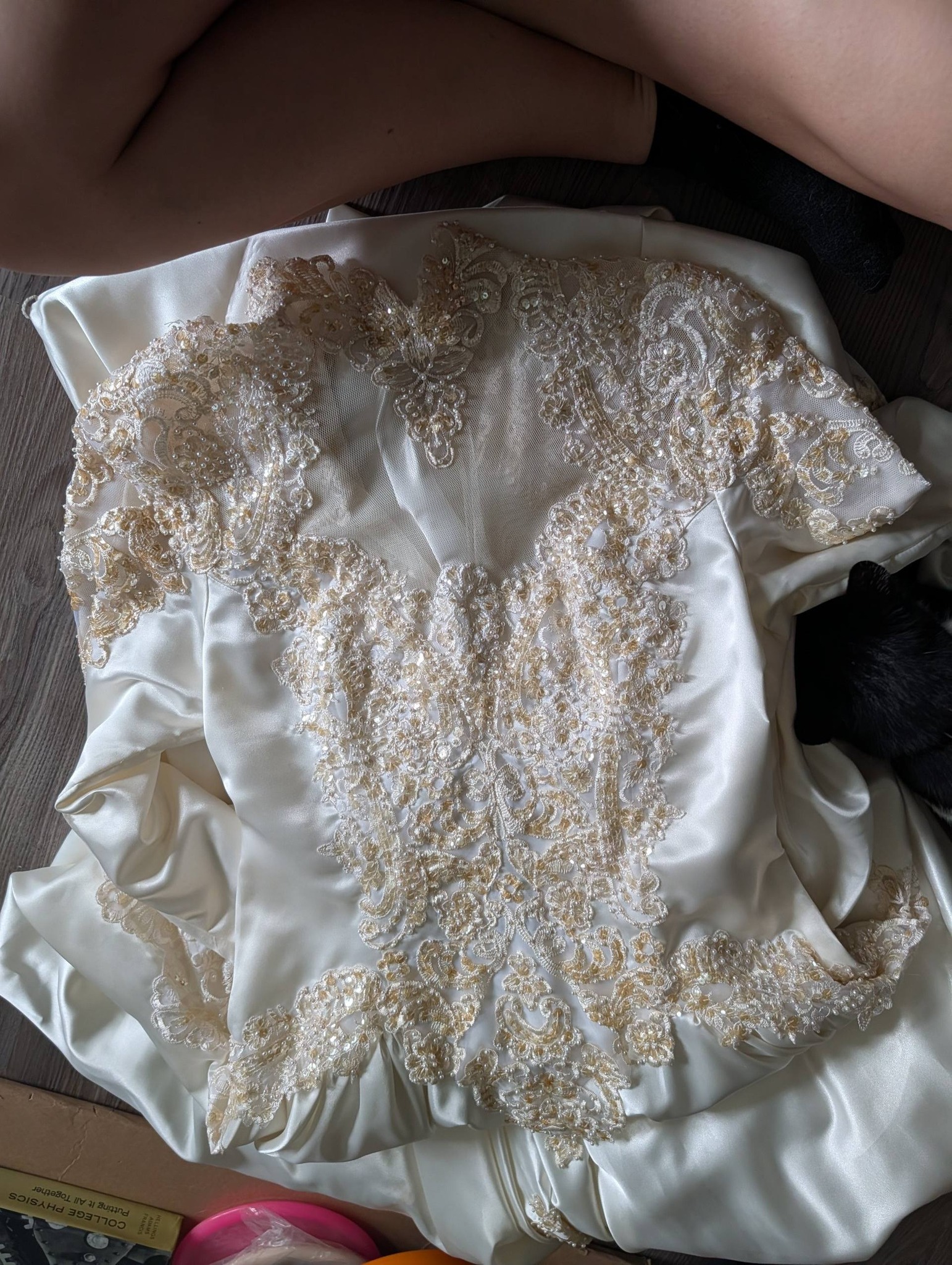 adding panels to bridesmaid dress side into a #bridalalterations #rimearodaky #themews Back panel
