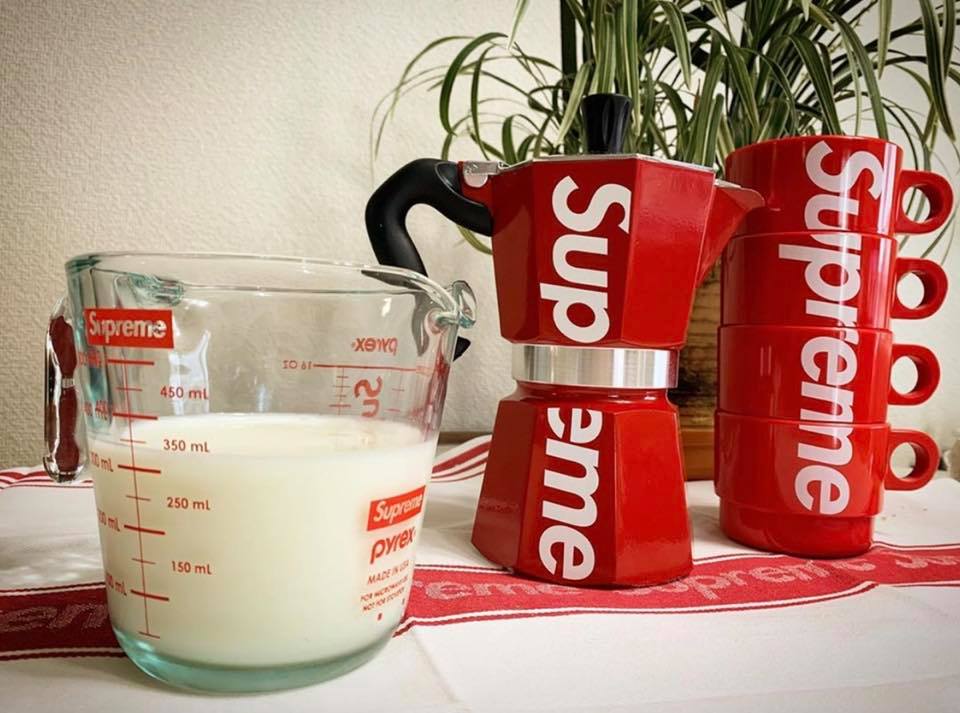 ตวงนม ก่อนชงกาแฟ ☕️ Supreme Pyrex®️... - Sup Store Thailand