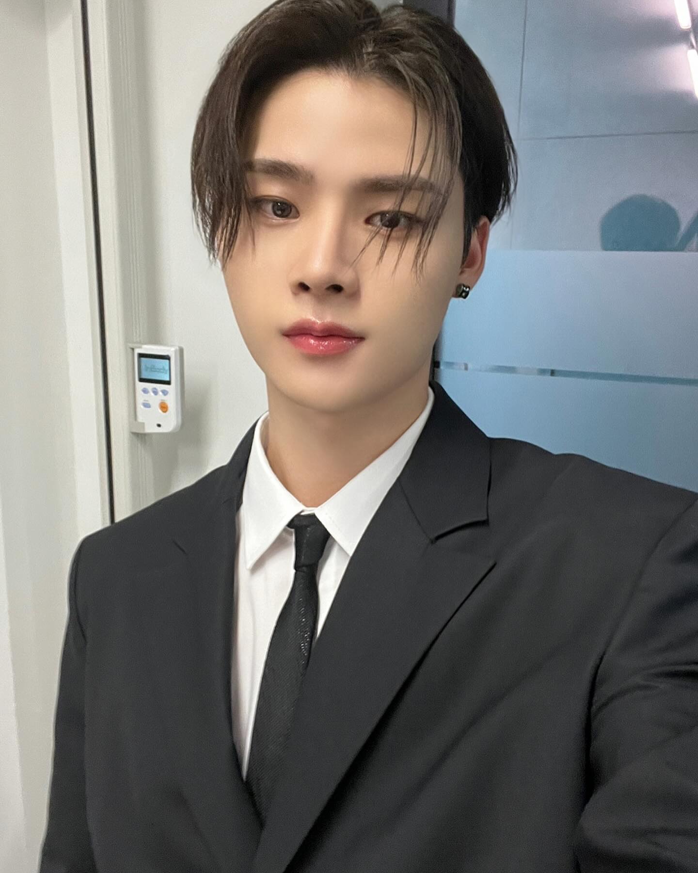 명호] 😎 ⠀ #8TURN #에잇턴 #エイトターン #MYUNGHO #ミョンホ
