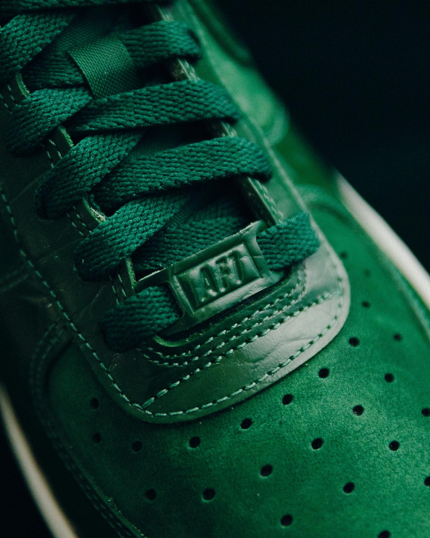 NIKE AIR FORCE 1 07 LX 