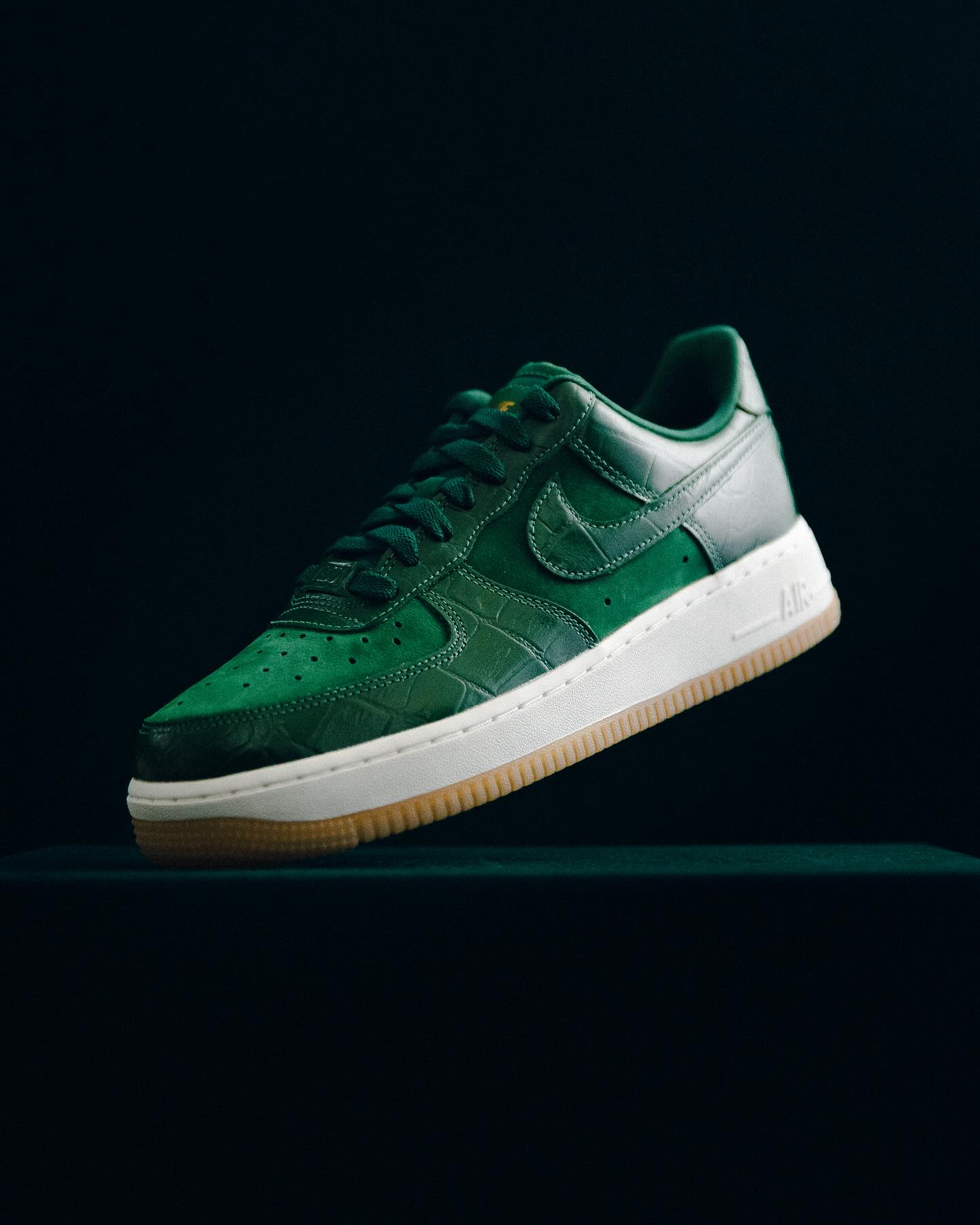 NIKE AIR FORCE 1 07 LX 