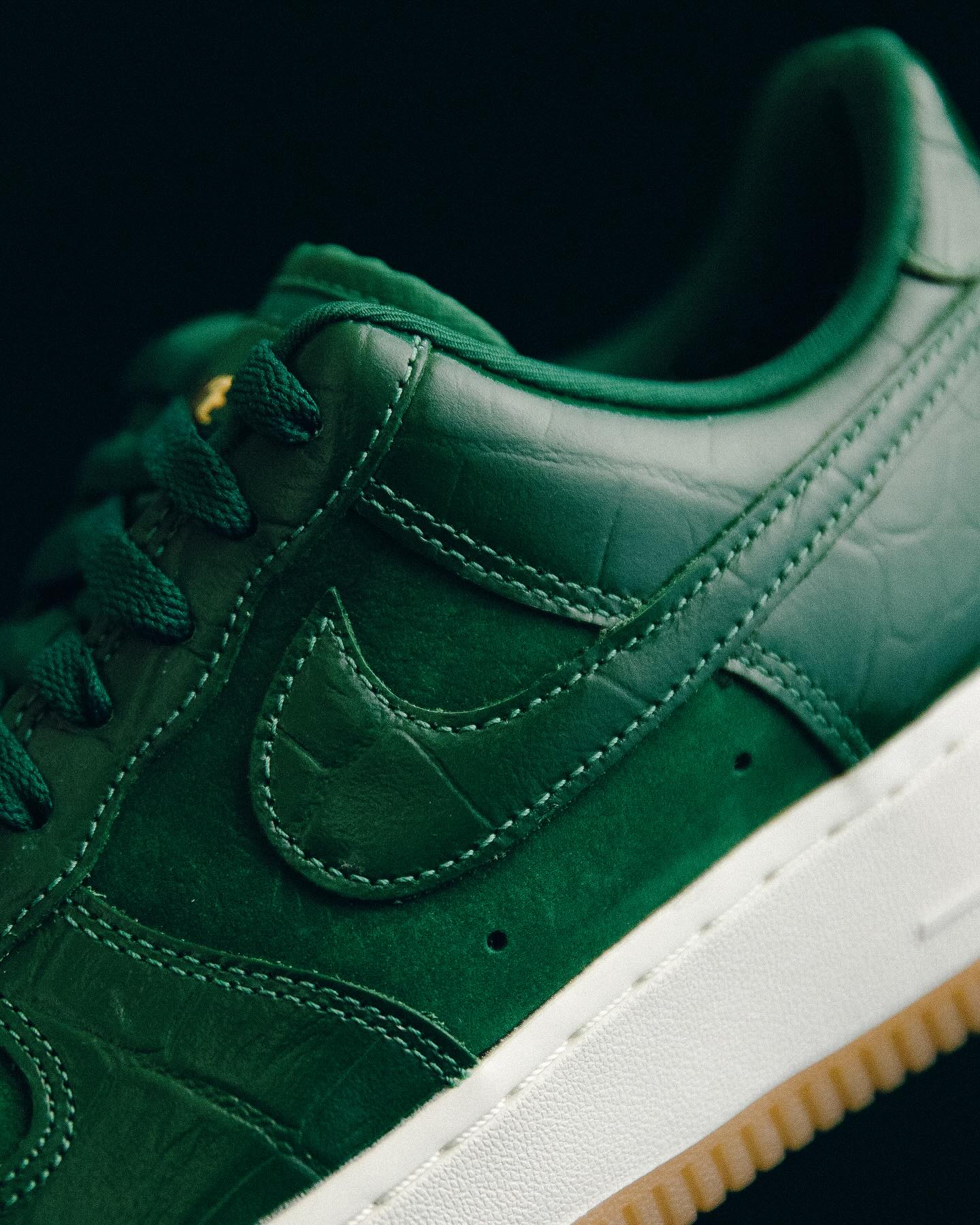 NIKE AIR FORCE 1 07 LX 