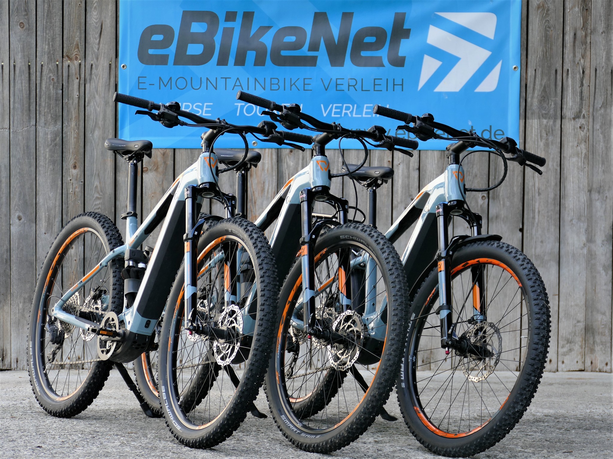 vollgummireifen mountainbike Ecovelò 2 Reifen 26 x 2,10 (54-559) Schwarze Gummireifen Erwachsenenfahrrad MTB Sport & Freizeit beer can Fietskleur:Petrol blue Scott Track Helmet +