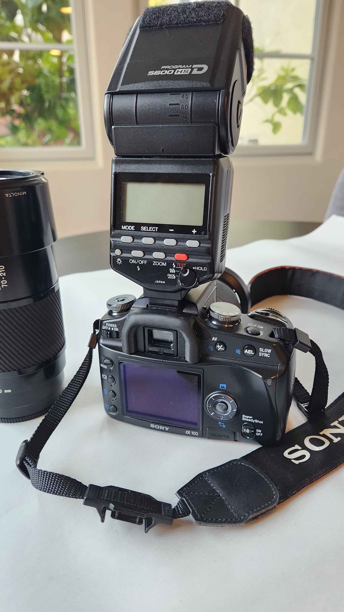 Sony Alpha DSLR with 2 lenses and external flash - Cameras - Alameda ...