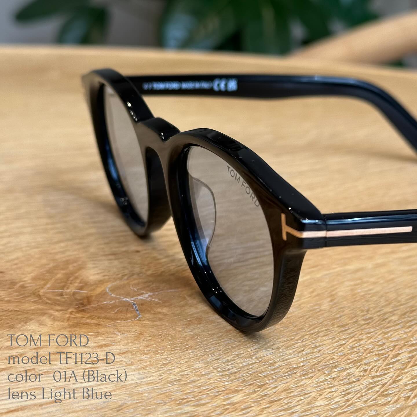 TOM FORD sunglasses model TF1123-D size 49□21-145 color 01A 