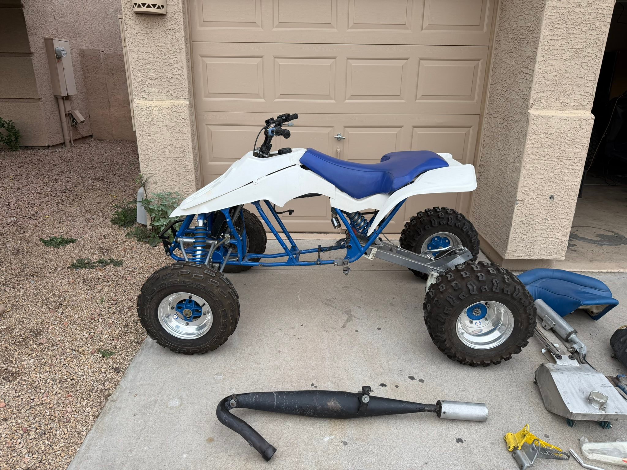 1987 quadzilla Lt-500 roller Plus 6 leager swing arm race fairings