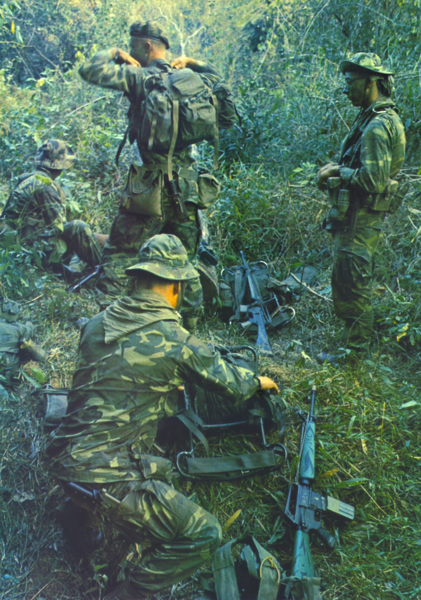 A few Nikon F shots, Vietnam, 1967-68 သ်သ е Tp ReAO e S ا မပ