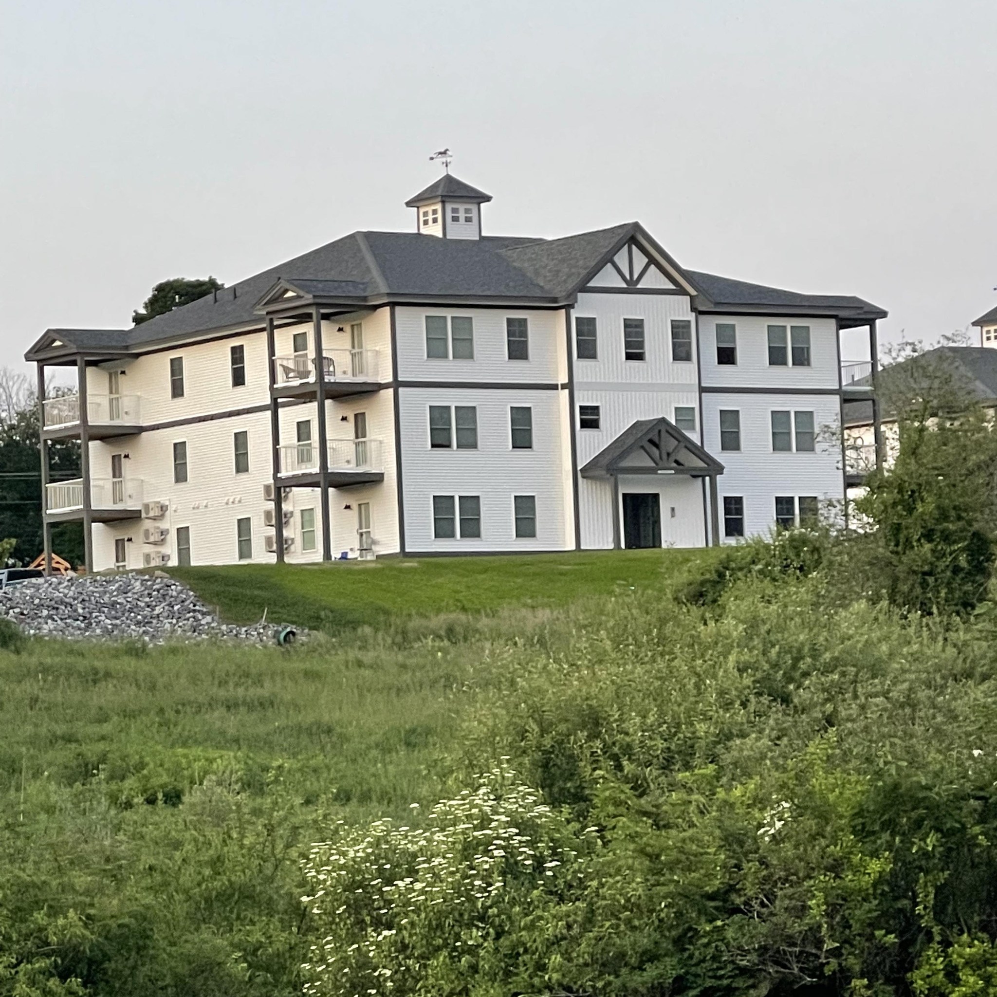 Stable Ridge Apartments | Auburn ME
