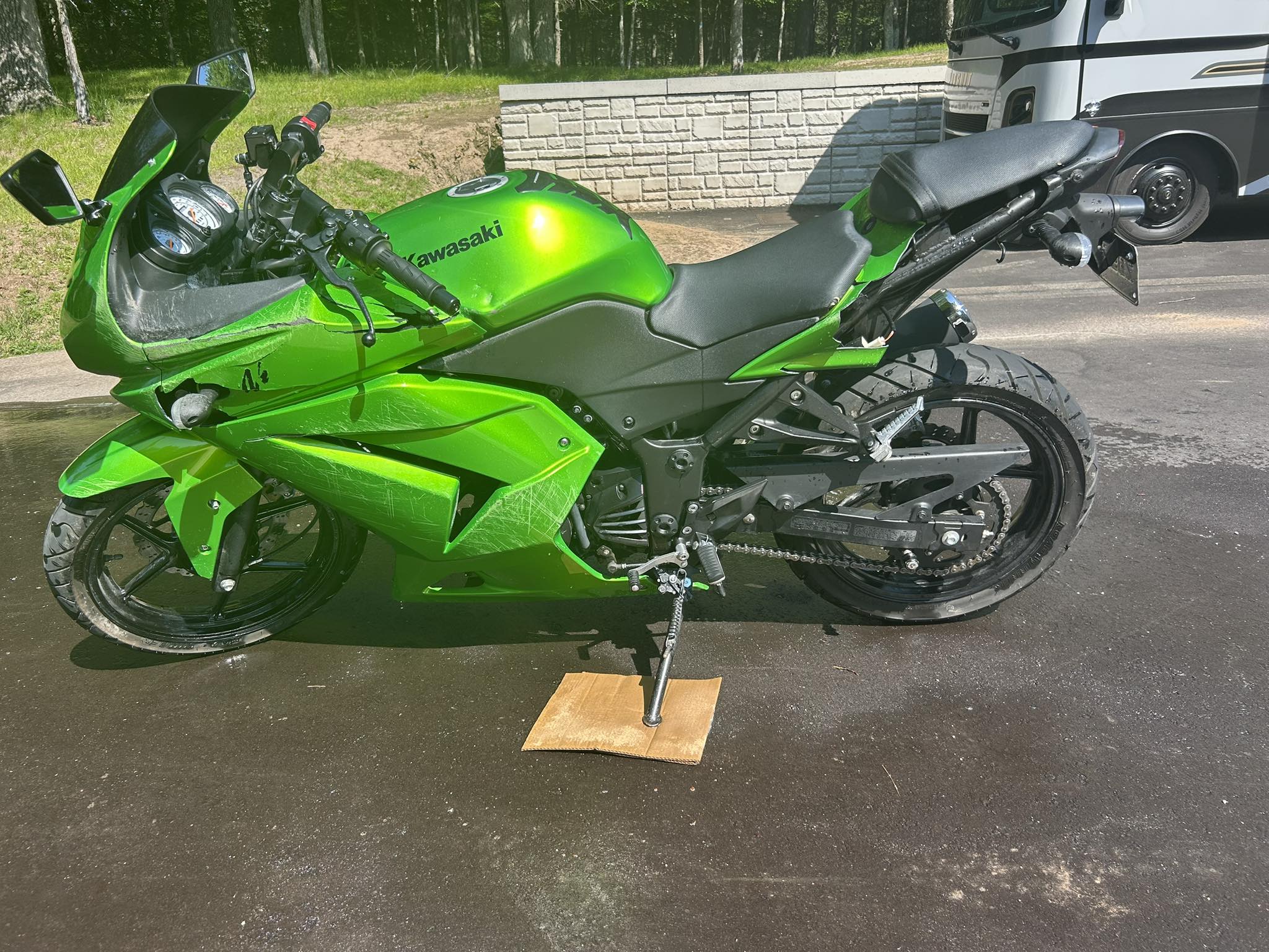 Hi! Does anyone have any fairings for a 1999 Kawasaki Zzr 250 for