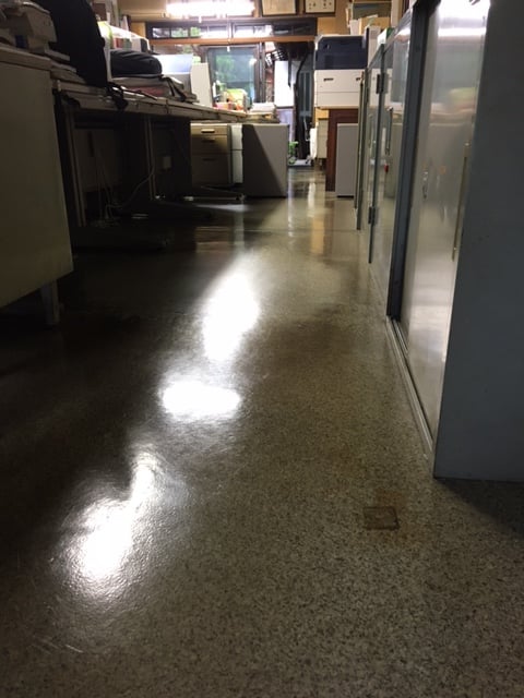 株式会社 城南組 本日13日お盆休み前恒例の床掃除 午後から板張りは油引き Facebook