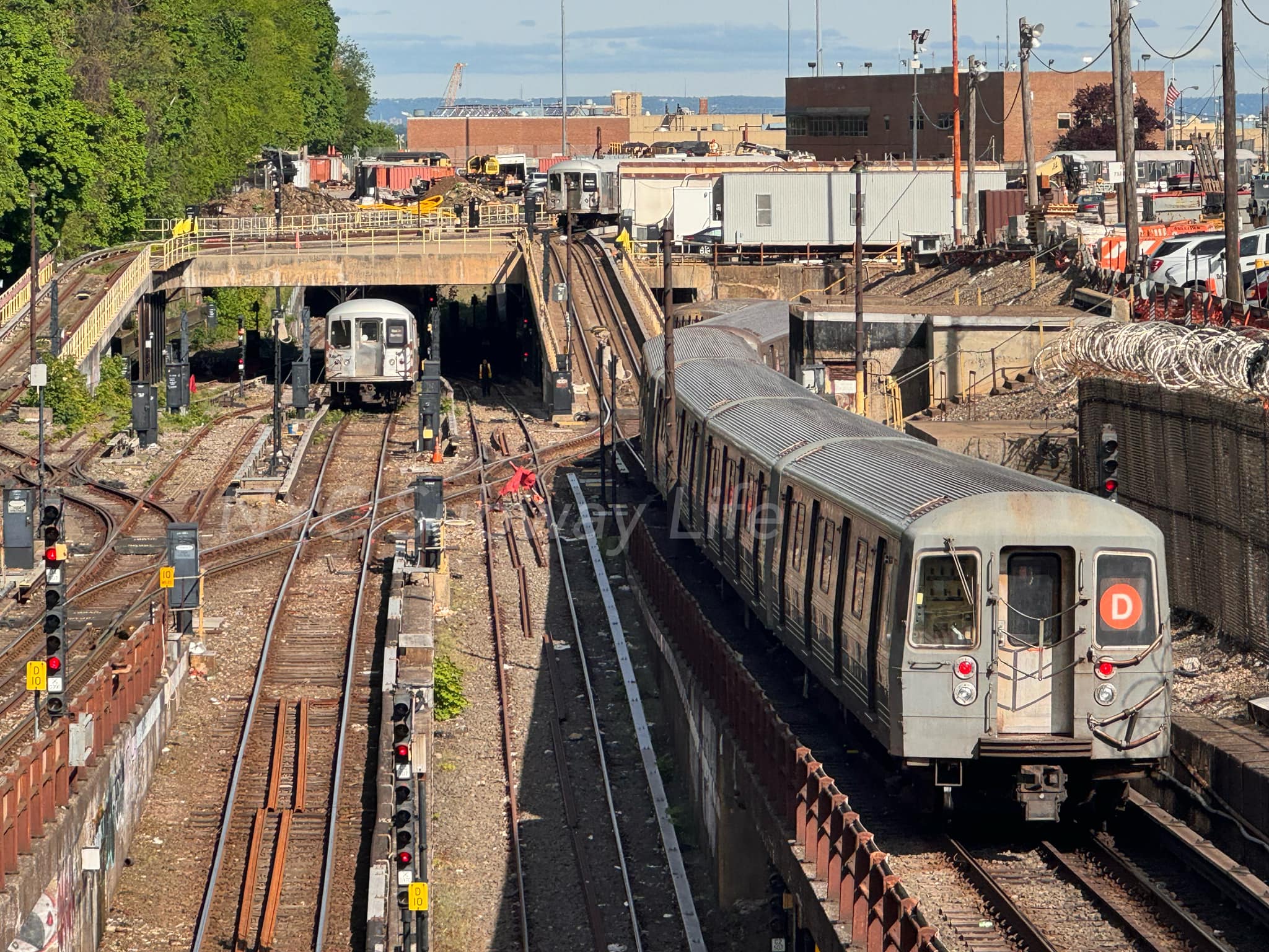 NYC - 2 Garbage Trains, 1 Norwood - 205 St Bound D Train And a Buch of ...