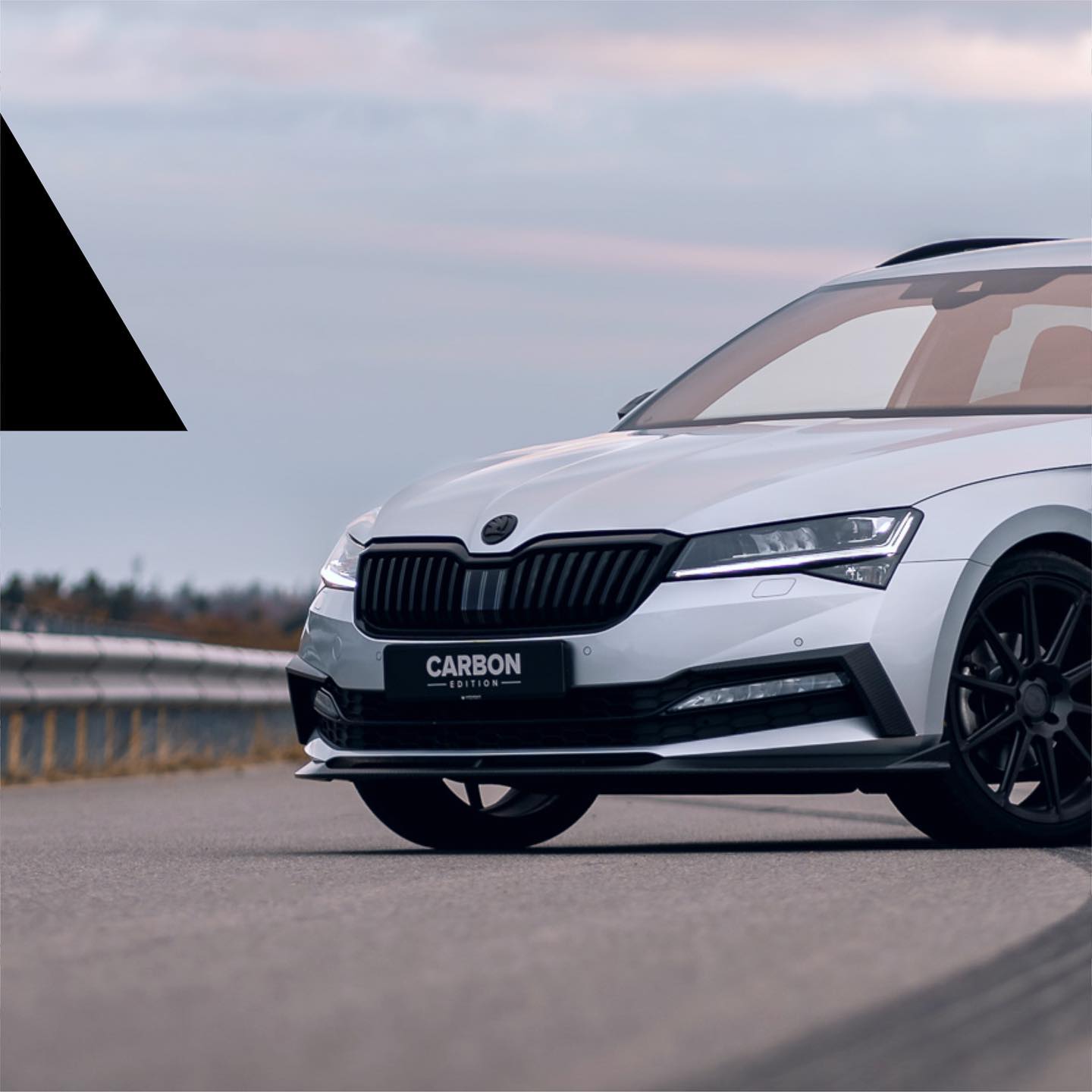 SKODA SUPERB & CARBON EDITION exklusive carbon fiber twill 4x4
