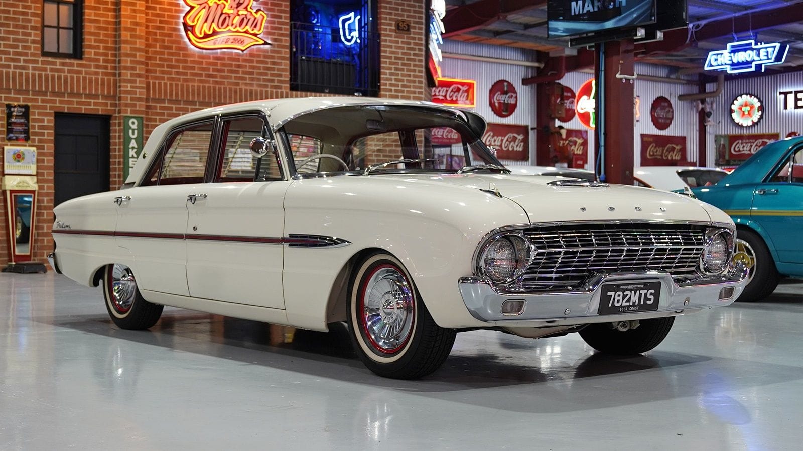 ミーシャ Nissan and Toyota target large sedans in 1963