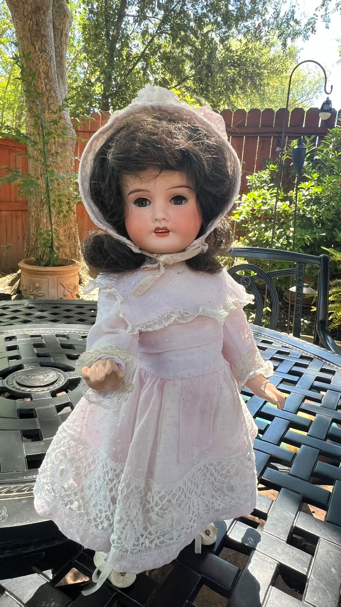 What is the history of SFBJ 60 antique dolls?