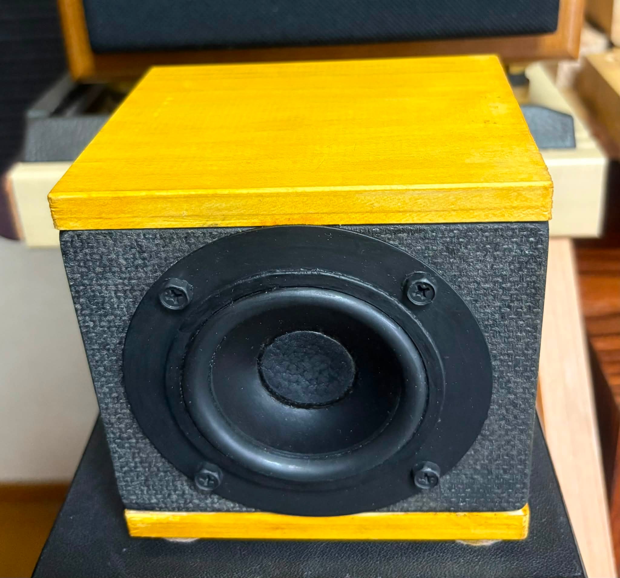 先日入手したJBL J216 PRO MkⅡでしたがツイーターが突然鳴らなくなり