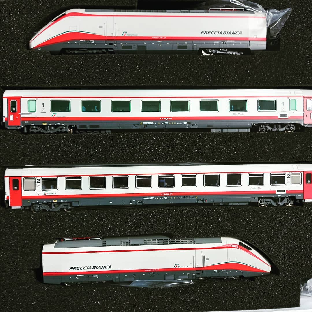 Set Treno ACME 55284 Frecciabianca, 4 Carrozze, Scala HO 1:87, Epoca VI, Bianco E Rosso