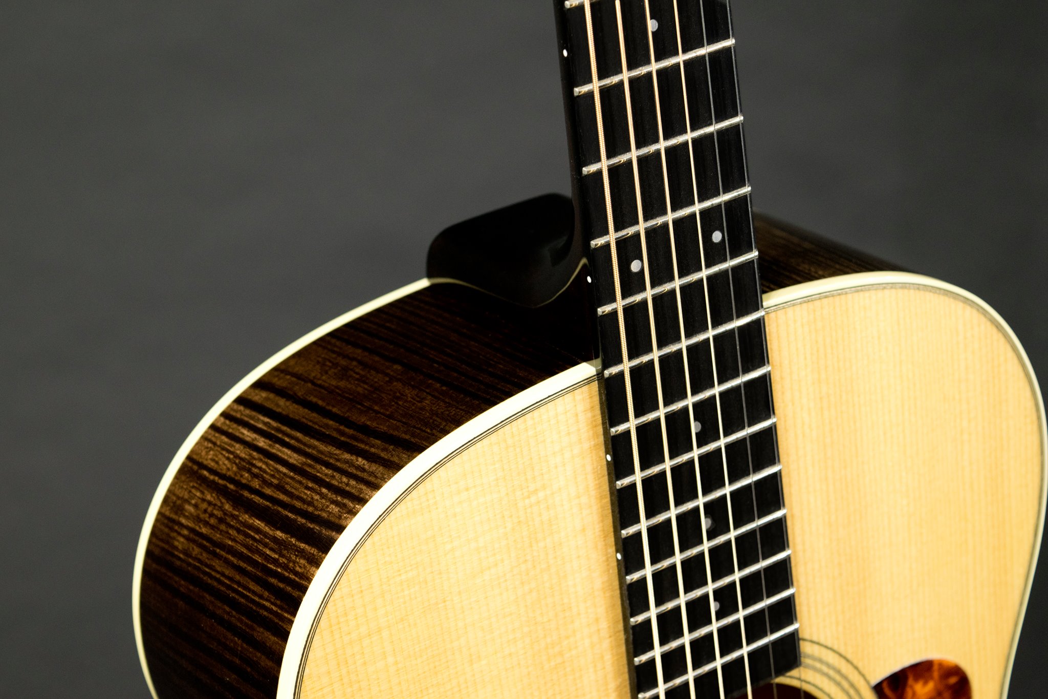 Lake's Guitar Co - Fret leveling and rounding the edges! #guitarbuilder ...