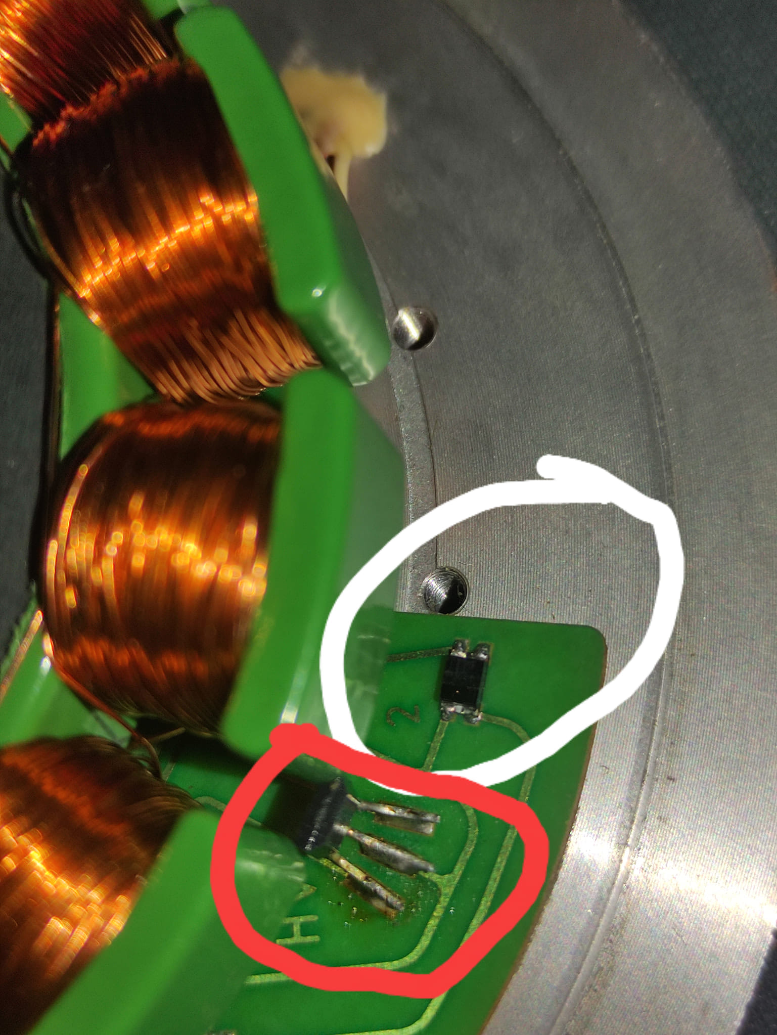 What is the white circle on a Vestax PDX 2000 turntable?