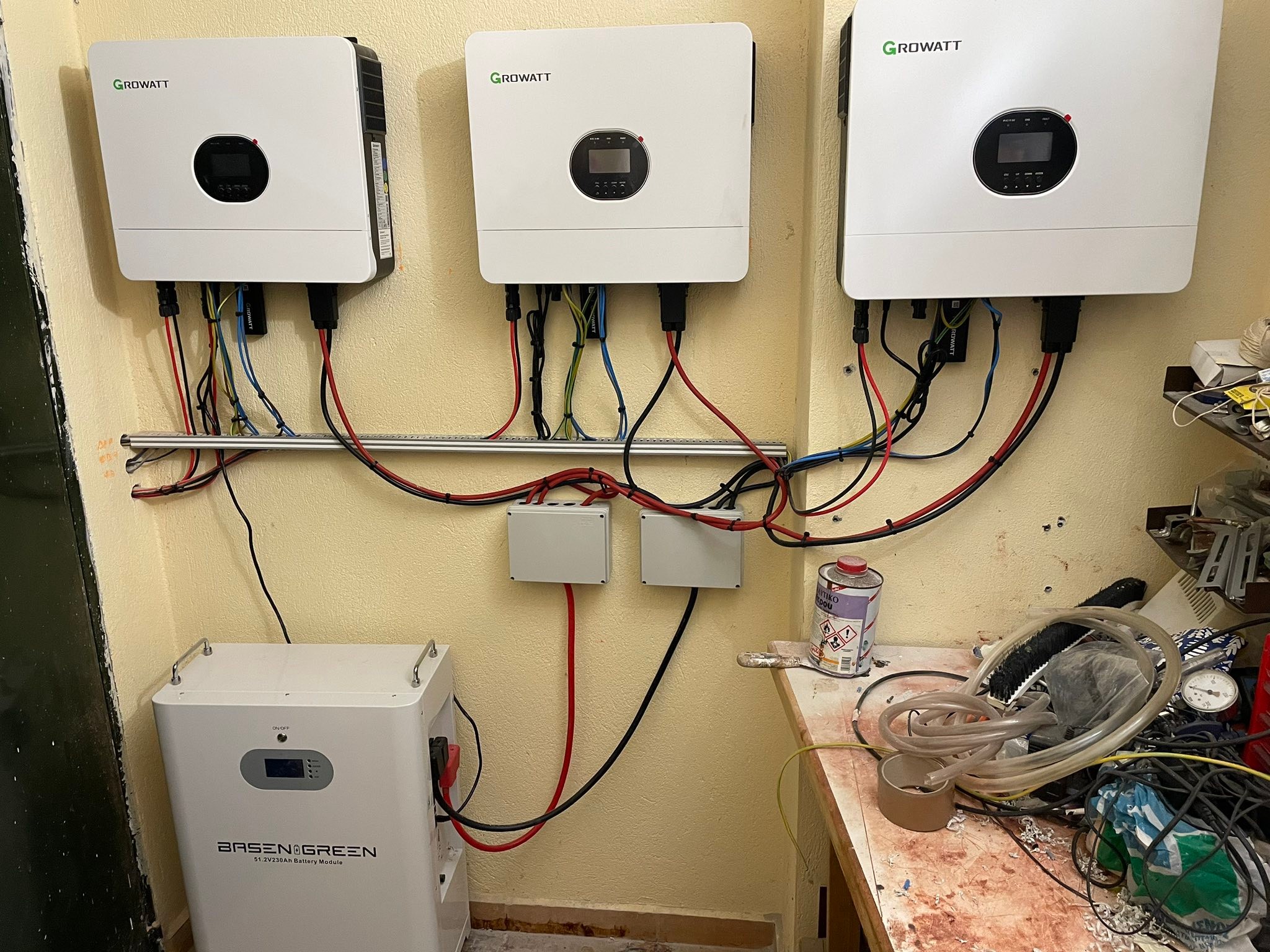 Growatt | Hi guys ! I have installed three growatt spf 6000 es plus in ...