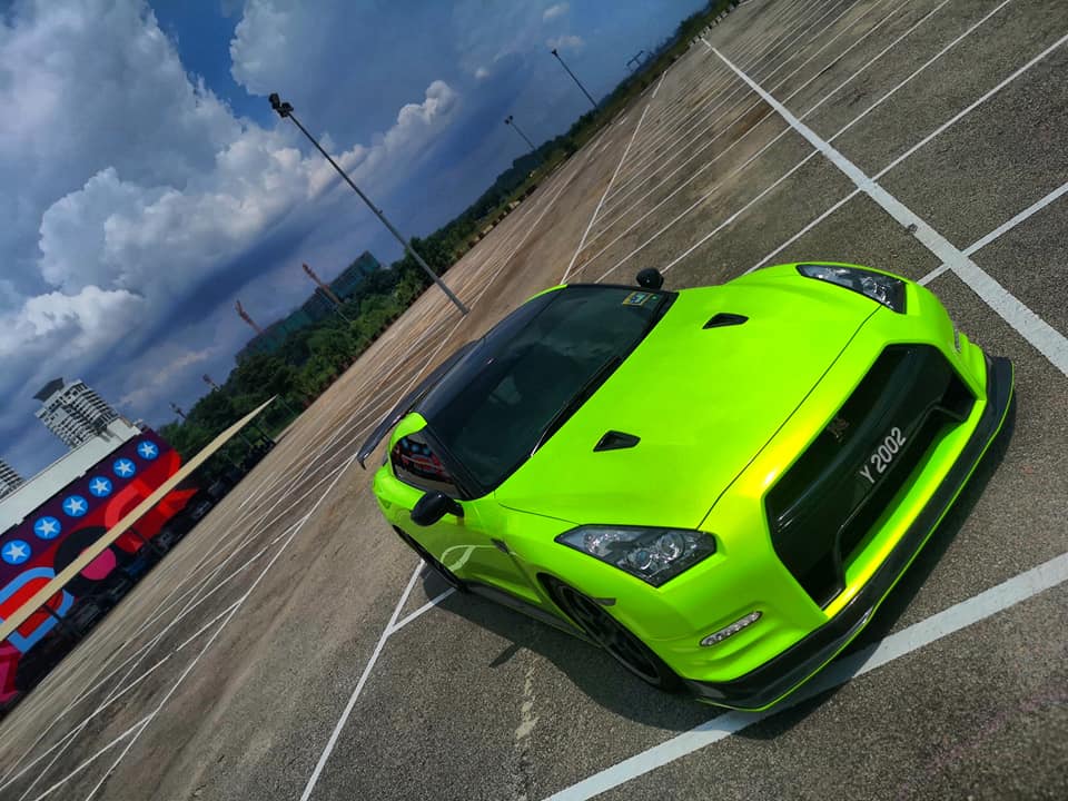 The Wrapmaster - The ACID LIME NISSAN GTR R35 Full wrap...