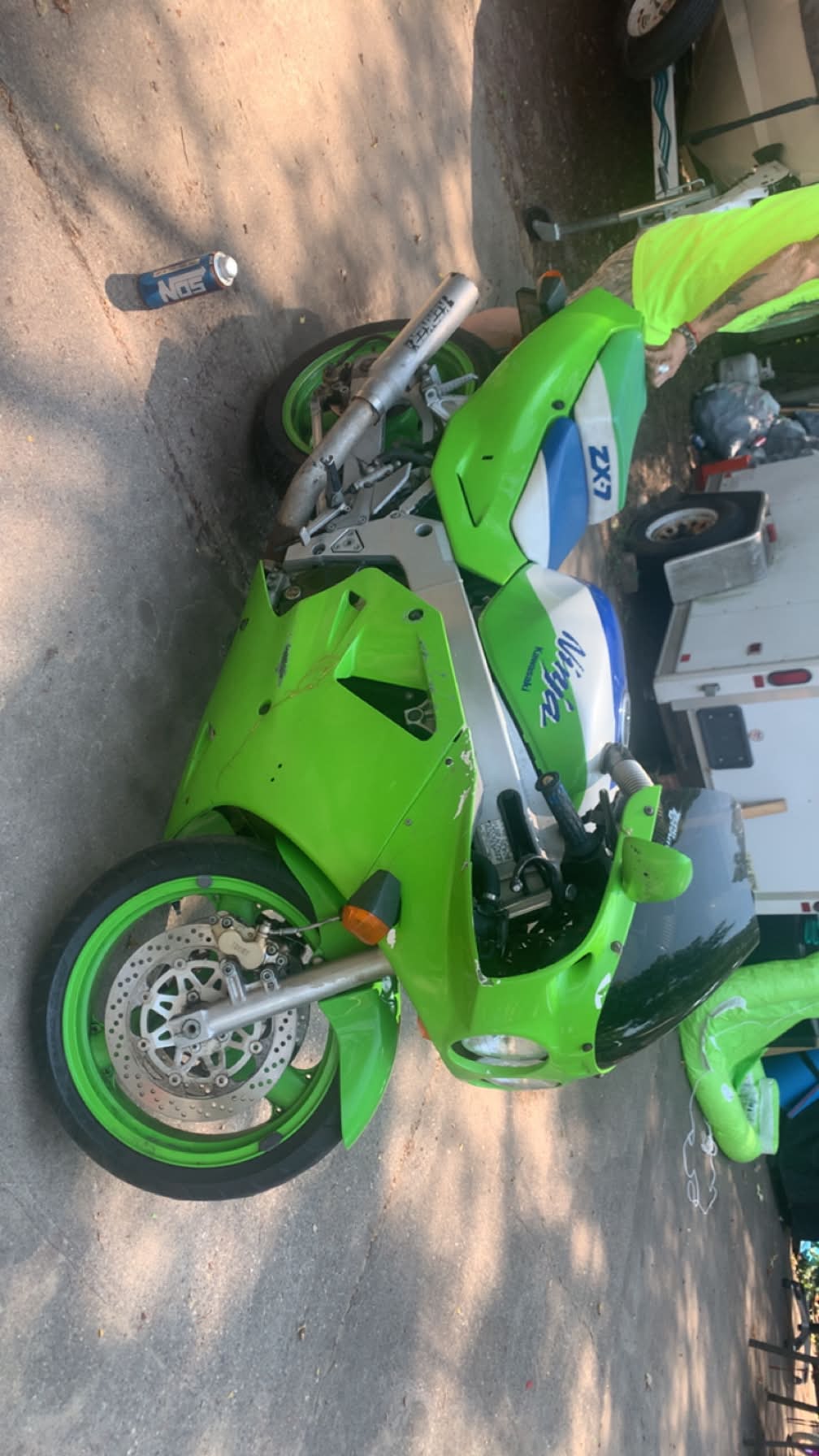 1989 Kawasaki ZX-7 restoration project underway