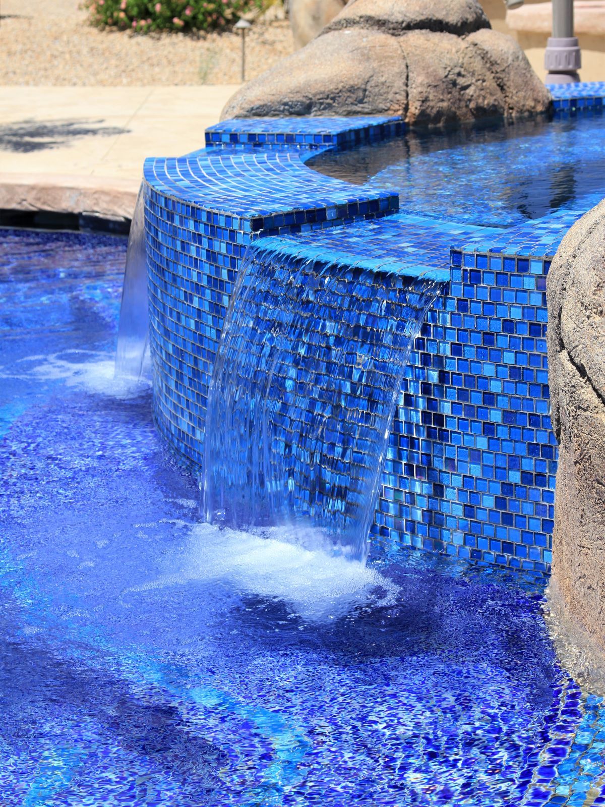 This all-tile spillover spa... - NPT - National Pool Trends | Facebook