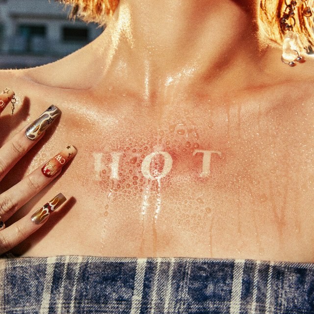 LE SSERAFIM 5TH MINI ALBUM 'HOT' HAS OFFICIALLY SOLD 551K COPIES