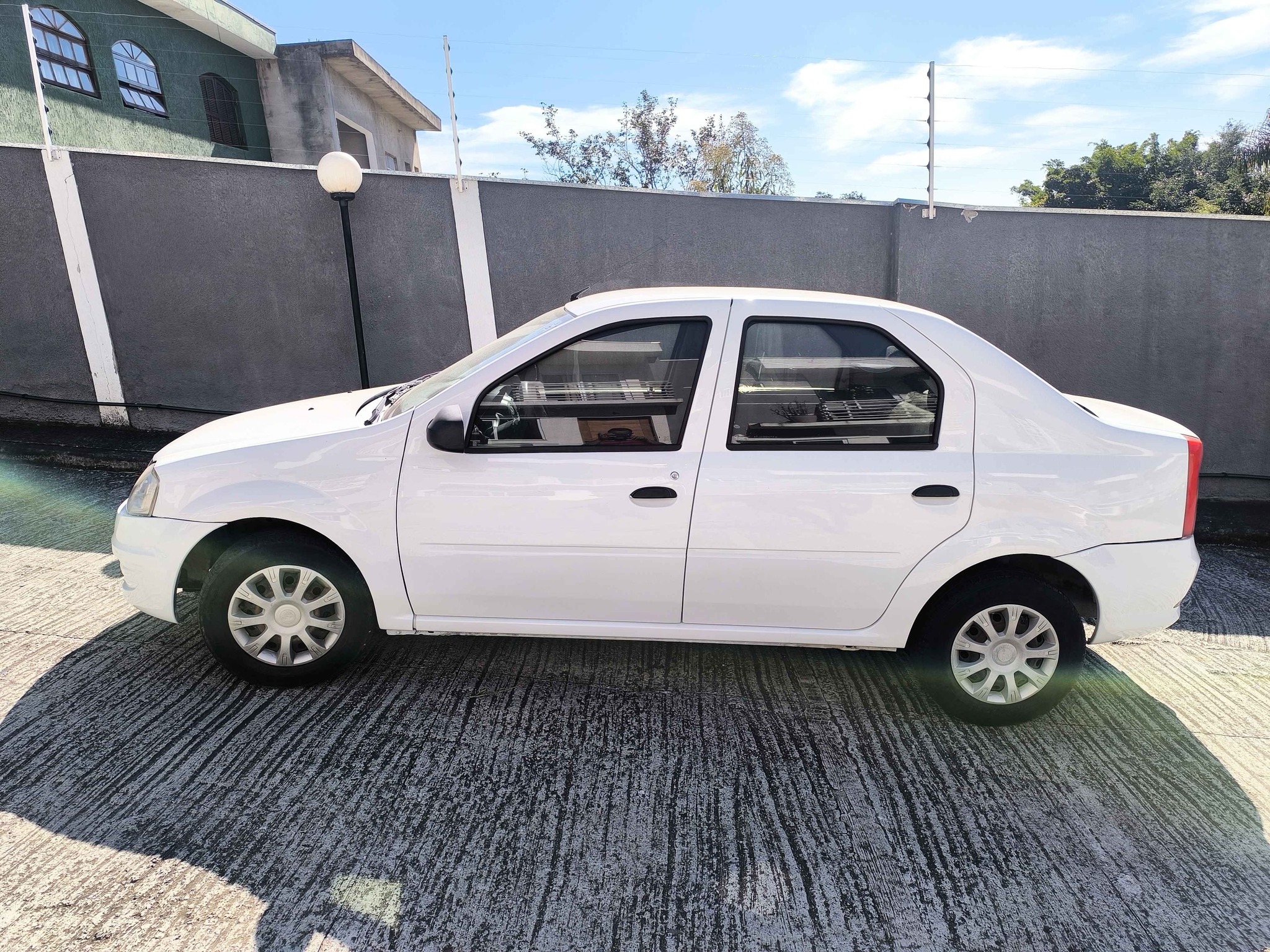 2012 Renault Logan