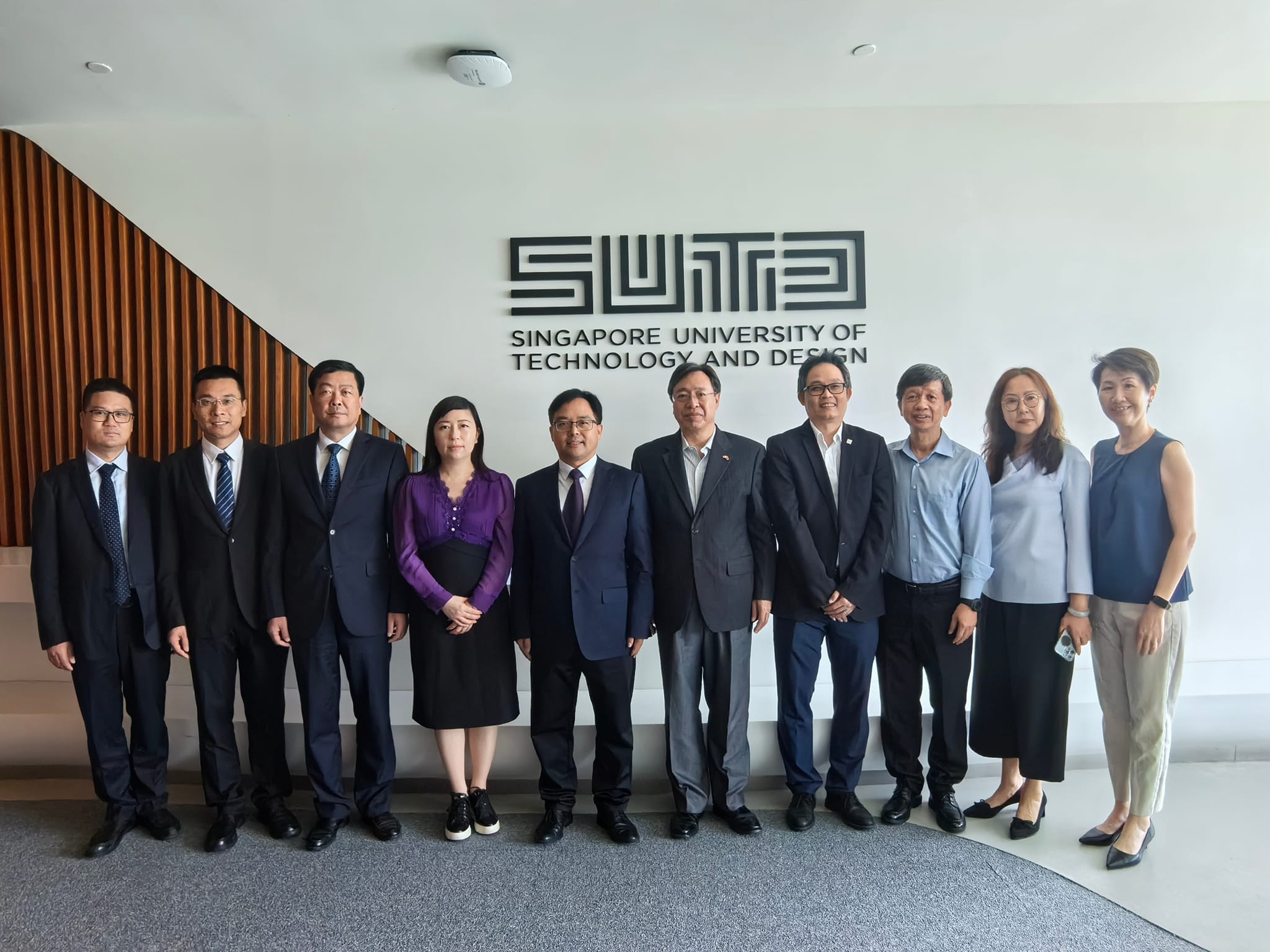 中国驻新加坡使馆教育公参韩骏 - 陪同江苏大学王景全副校长访问新加坡科技设计大学，与洪礼祺副教务长进行了良好的工作交流... | Facebook