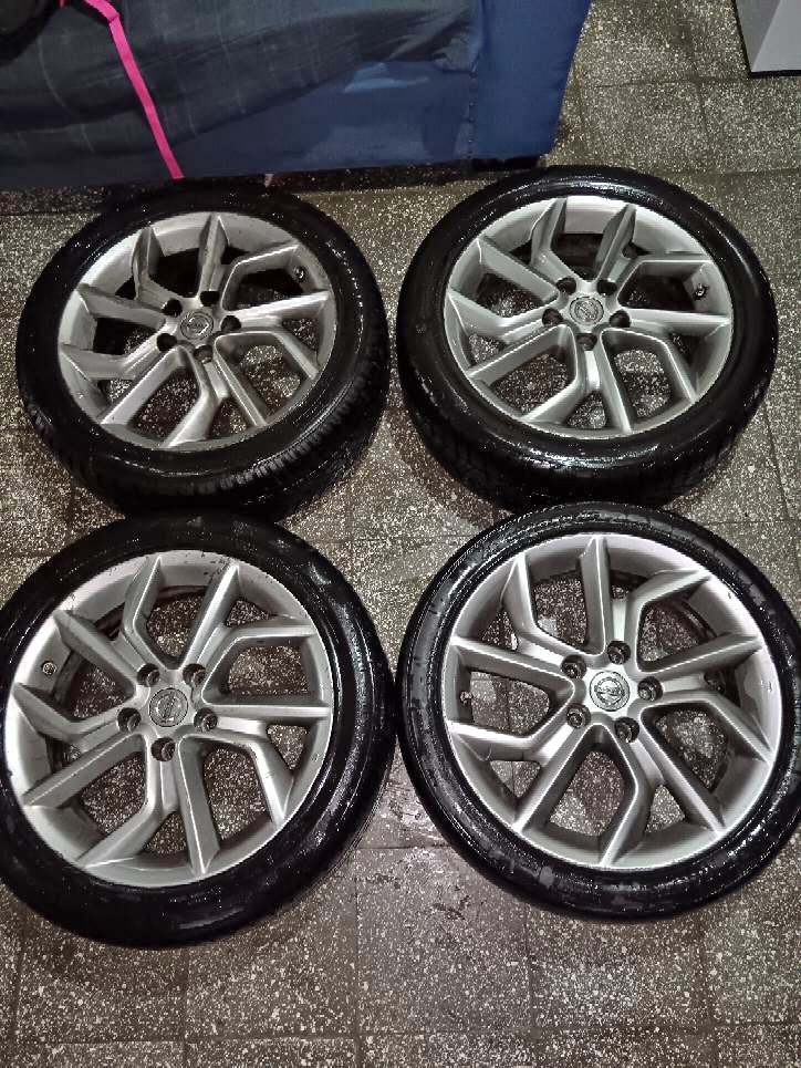 Se venden rines 17 de Nissan Sentra sr enllantados
