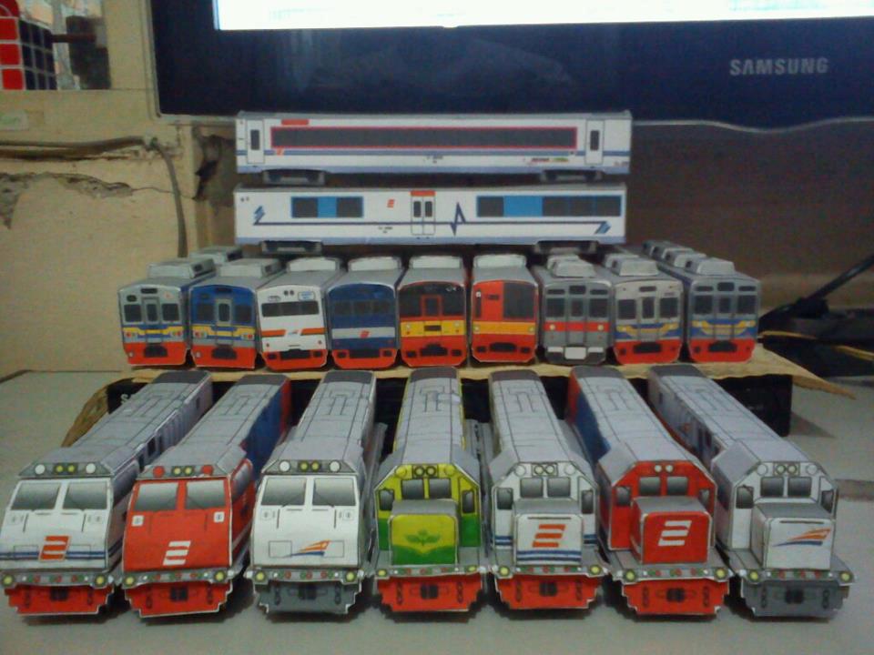 Papercraft kereta kertas