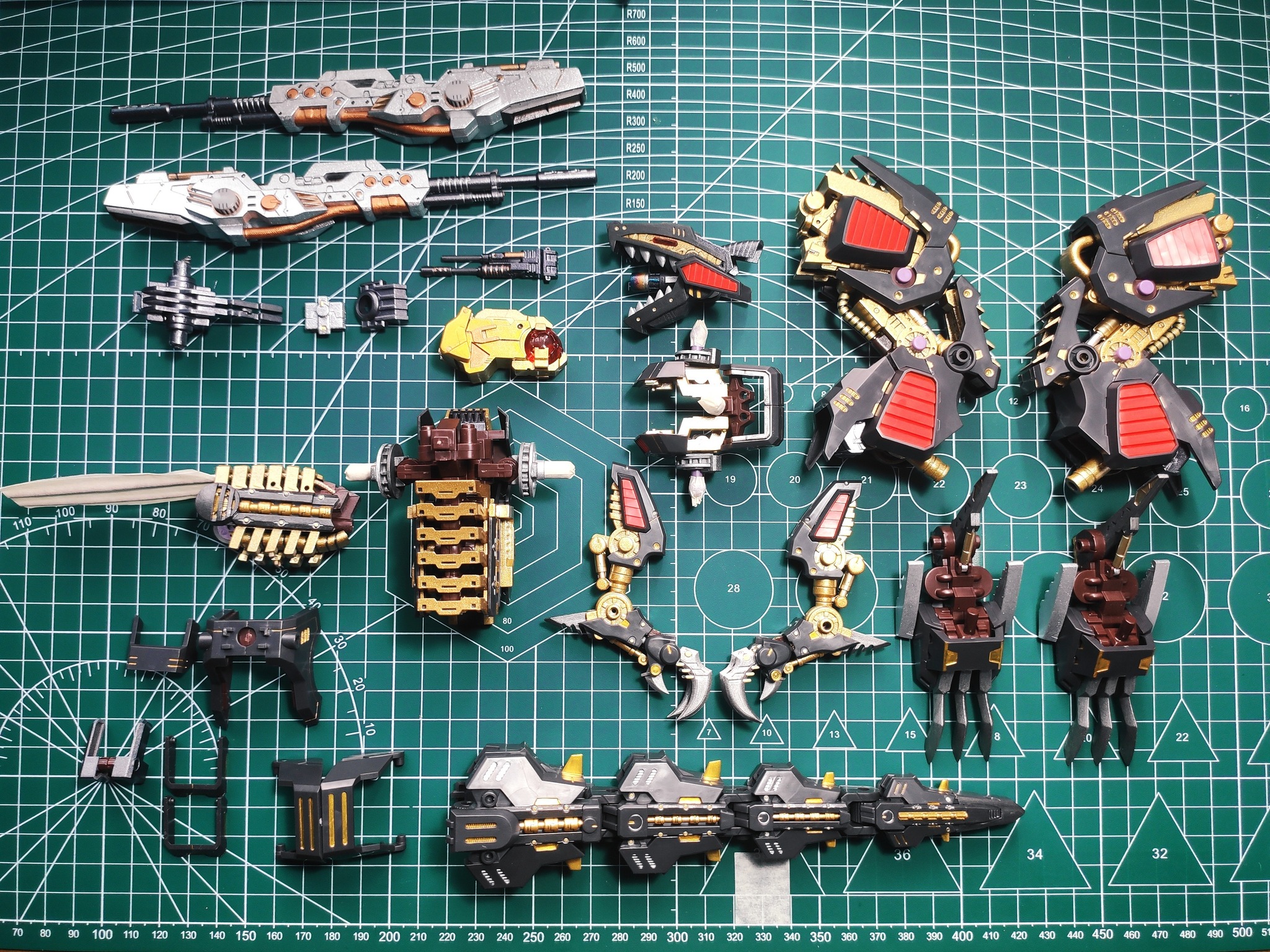 Assembling and customizing a zoid model